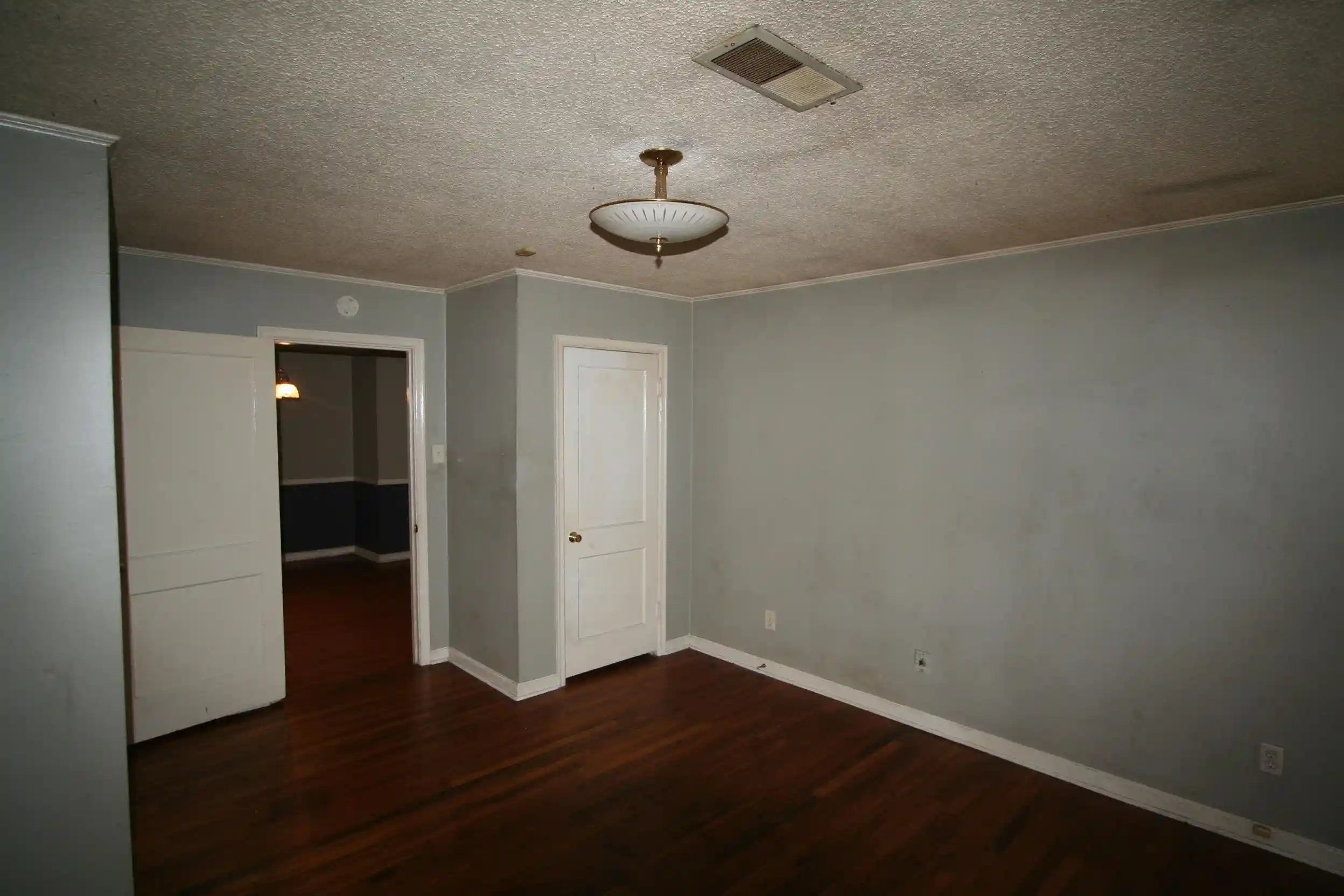 Photo 3 of Sale Pending at 1596 Russwood Rd, Memphis, TN 38108 | MLS# 10229750 | Listing updated on 2026-09-09
