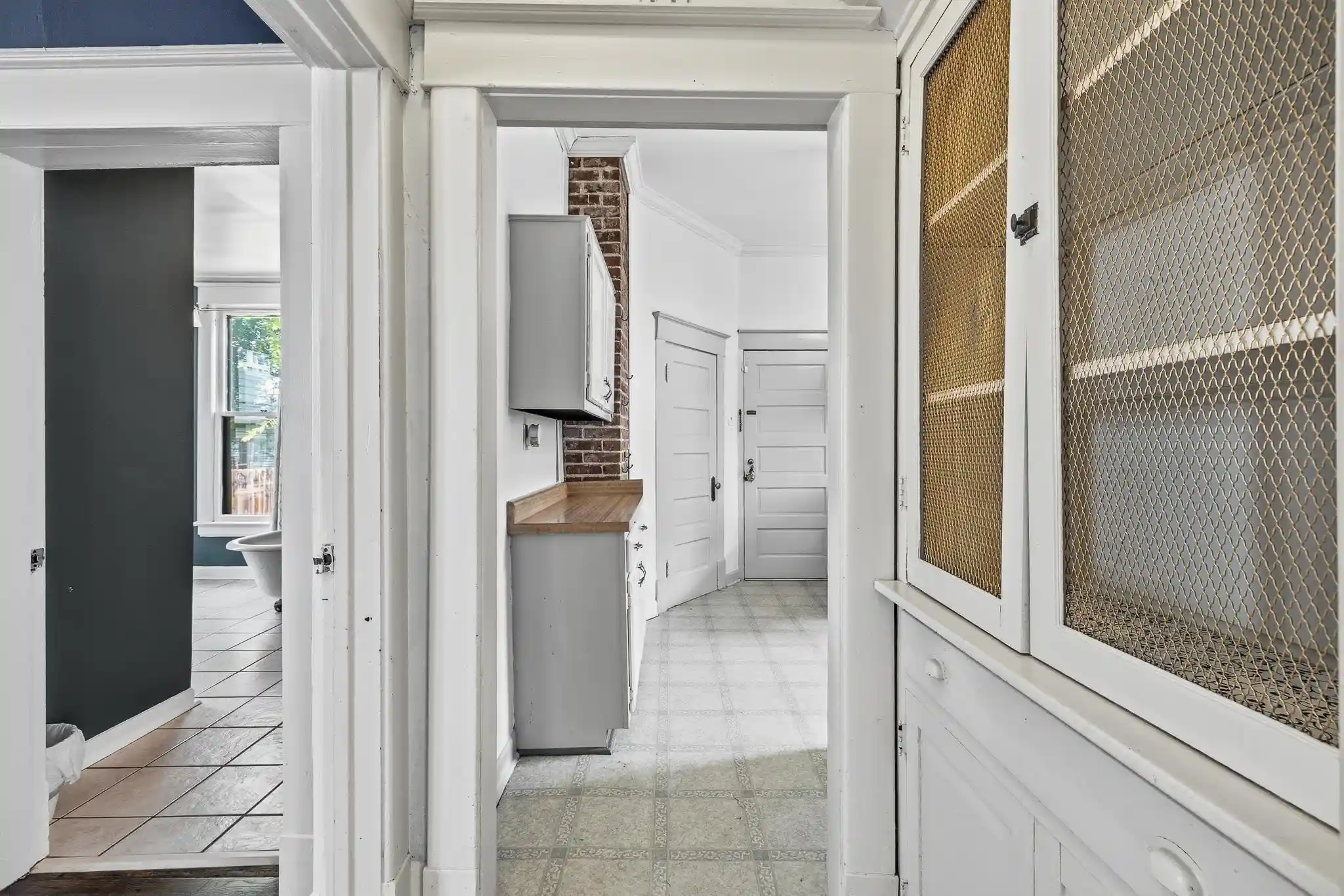 Photo 4 of Single family home for sale at 634 S Cox St, Memphis, TN 38104 | MLS# 10229751 | Listing updated on 2026-10-09