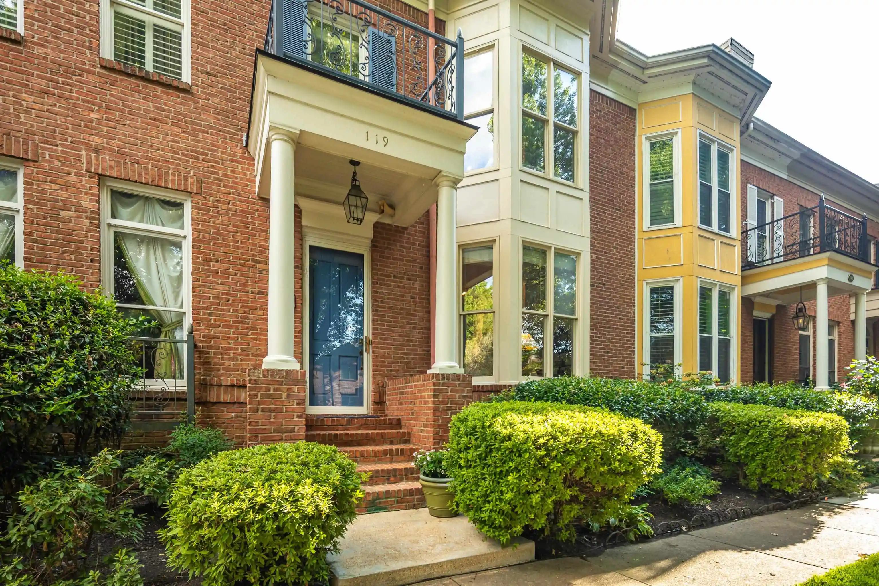 Photo 1 of Townhouse for sale at 119 Nottoway Blvd, Memphis, TN 38103 | MLS# 10229759 | Listing updated on 2026-10-05