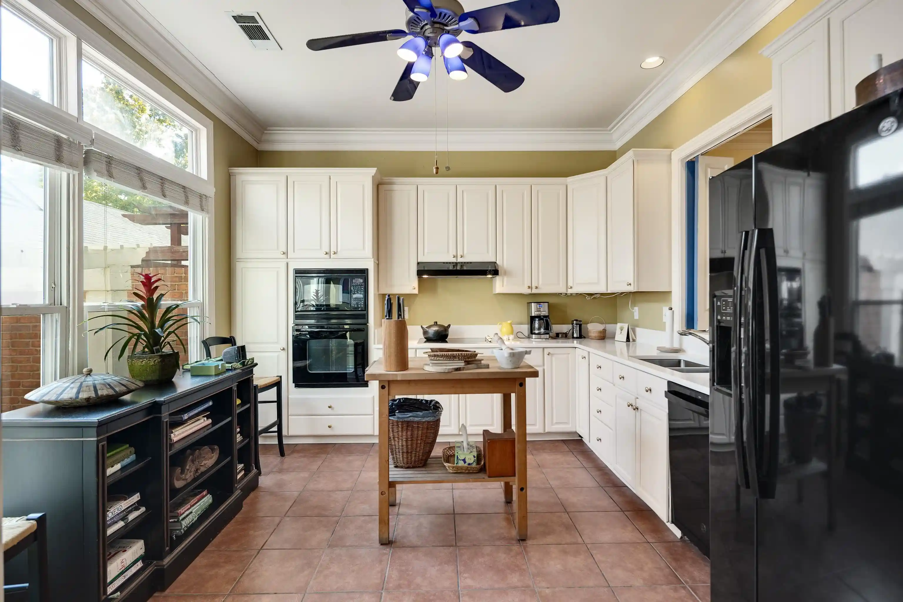 Photo 4 of Townhouse for sale at 119 Nottoway Blvd, Memphis, TN 38103 | MLS# 10229759 | Listing updated on 2026-10-05