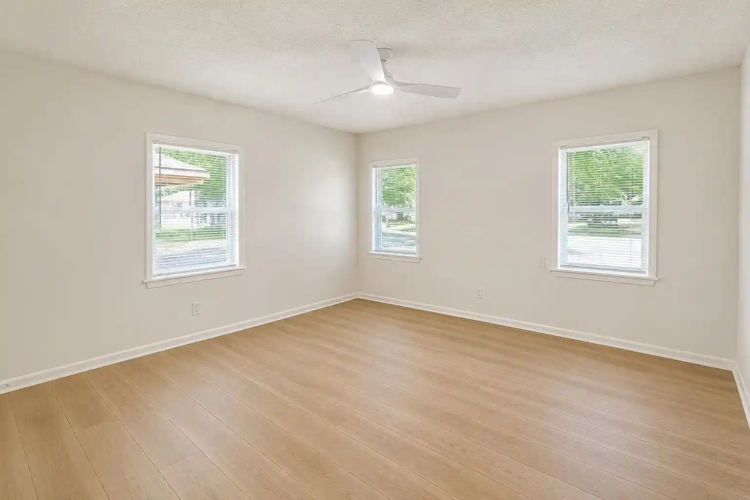 Photo 2 of Sale Pending at 3639 Brompton Dr, Memphis, TN 38118 | MLS# 10229761 | Listing updated on 2026-09-09