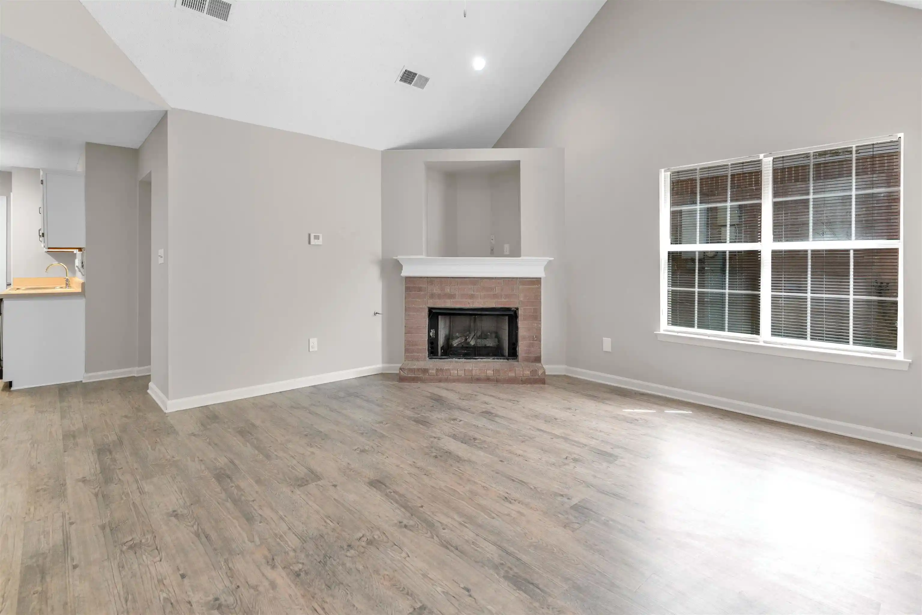 Photo 2 of Townhouse for sale at 6676 Whitten Pine Dr, Memphis, TN 38134 | MLS# 10229767 | Listing updated on 2026-09-04