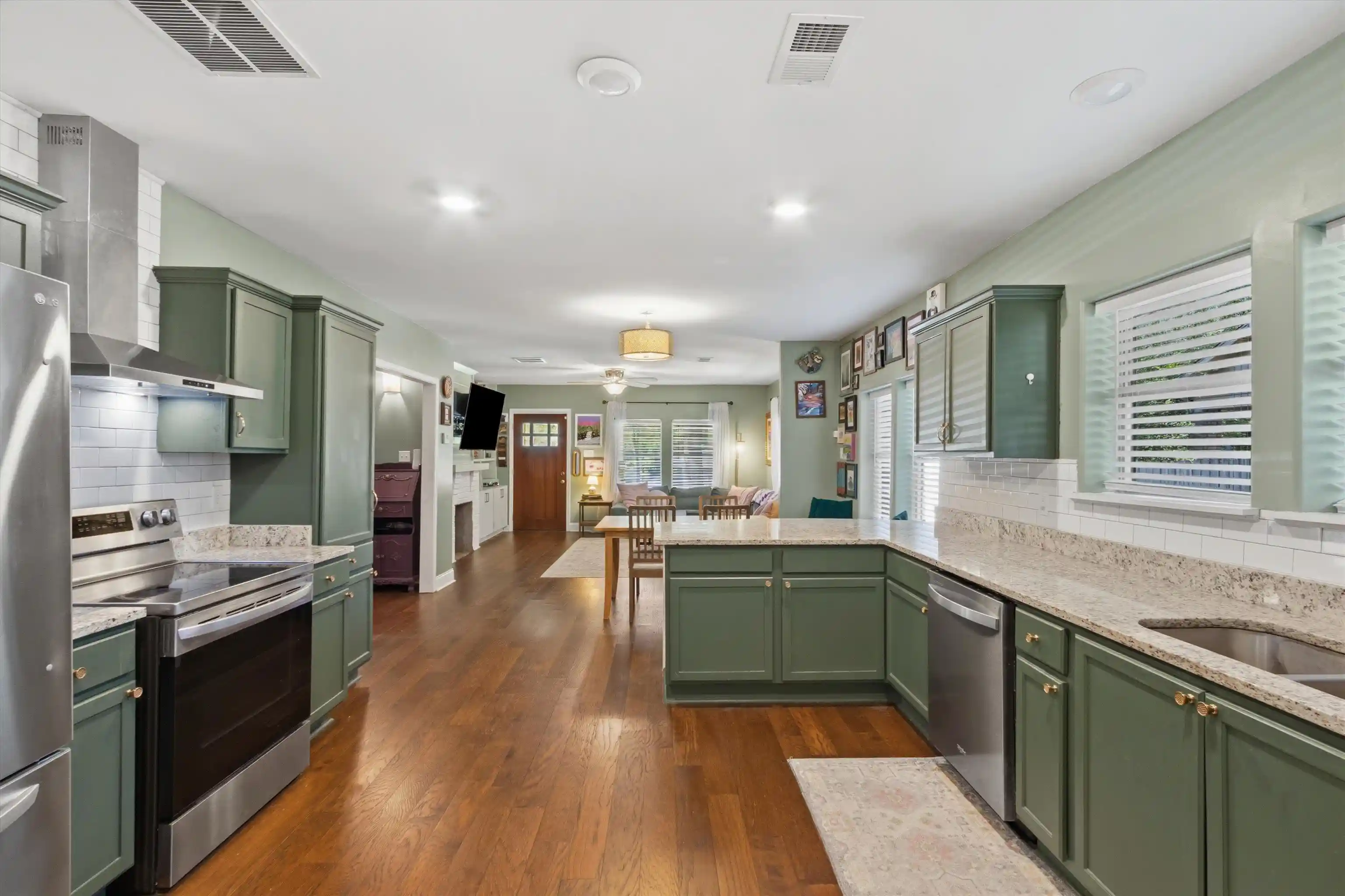 Photo 2 of Sale Pending at 3097 Carnes Ave, Memphis, TN 38111 | MLS# 10229768 | Listing updated on 2026-09-11