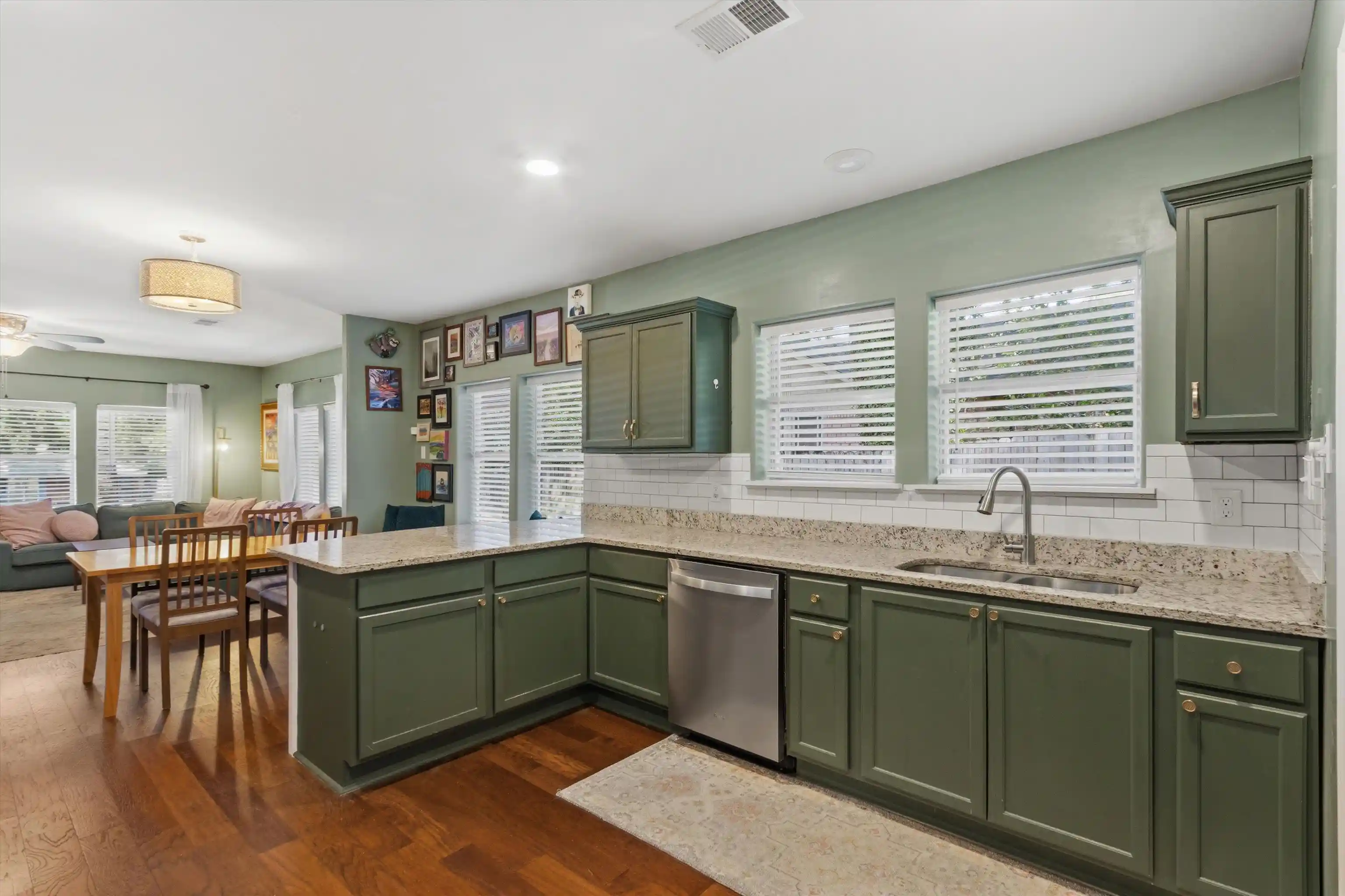 Photo 3 of Sale Pending at 3097 Carnes Ave, Memphis, TN 38111 | MLS# 10229768 | Listing updated on 2026-09-11
