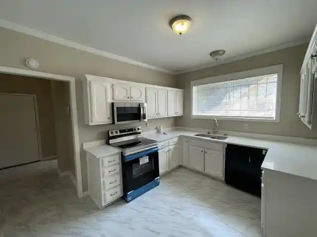 Photo 4 of Single family home for sale at 800 N Belvedere Blvd, Memphis, TN 38107 | MLS# 10229779 | Listing updated on 2026-10-06