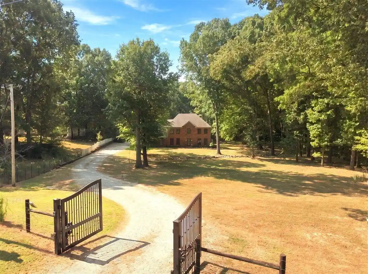 Photo 2 of Single family home for sale at 1285 Donelson Dr, Eads, TN 38028 | MLS# 10229788 | Listing updated on 2026-09-04