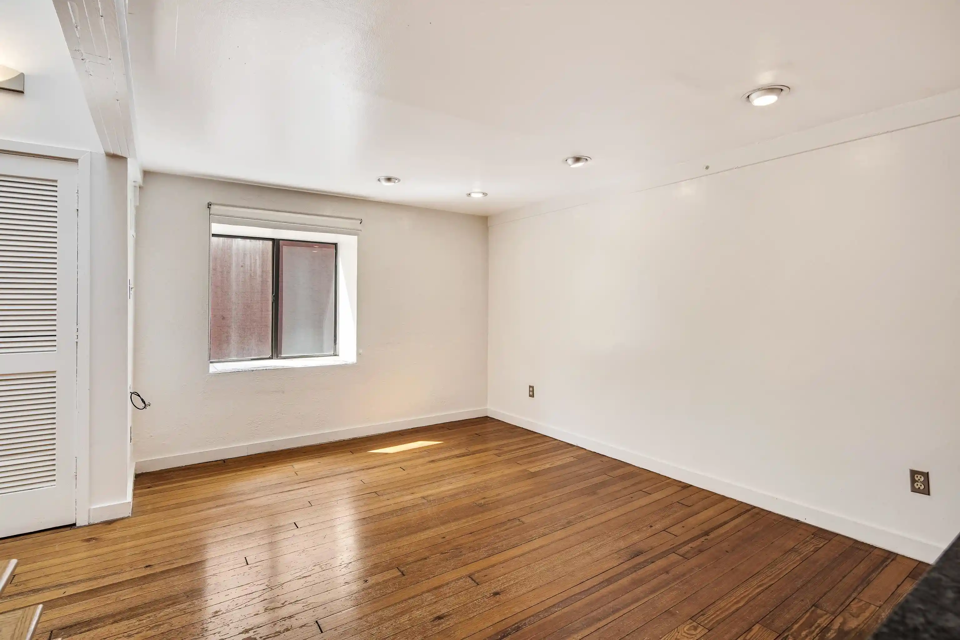 Listing Photo 4 - Condo for sale in building located at 107 S Front St, Memphis, TN 38103 - Unit #45