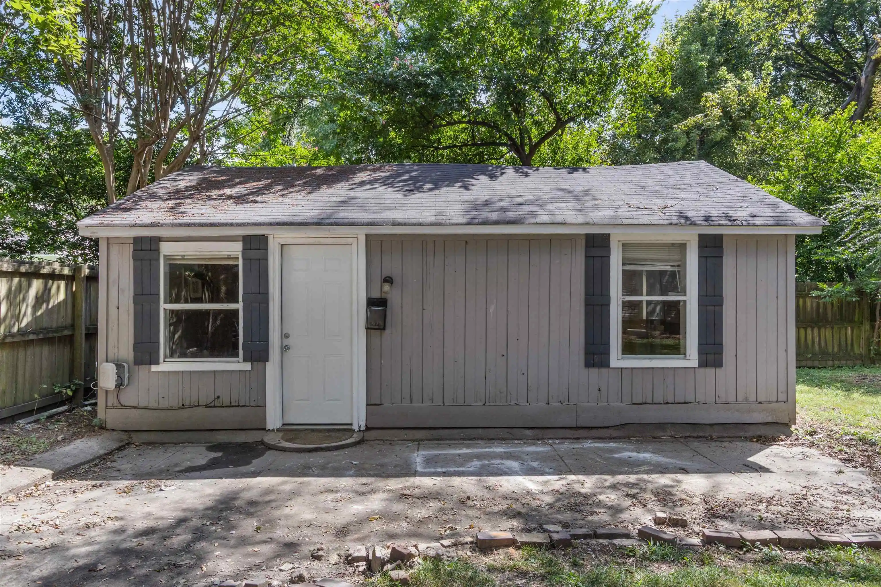 Photo 3 of Manufactured home for sale at 2053 Linden Ave, Memphis, TN 38104 | MLS# 10229805 | Listing updated on 2026-09-09