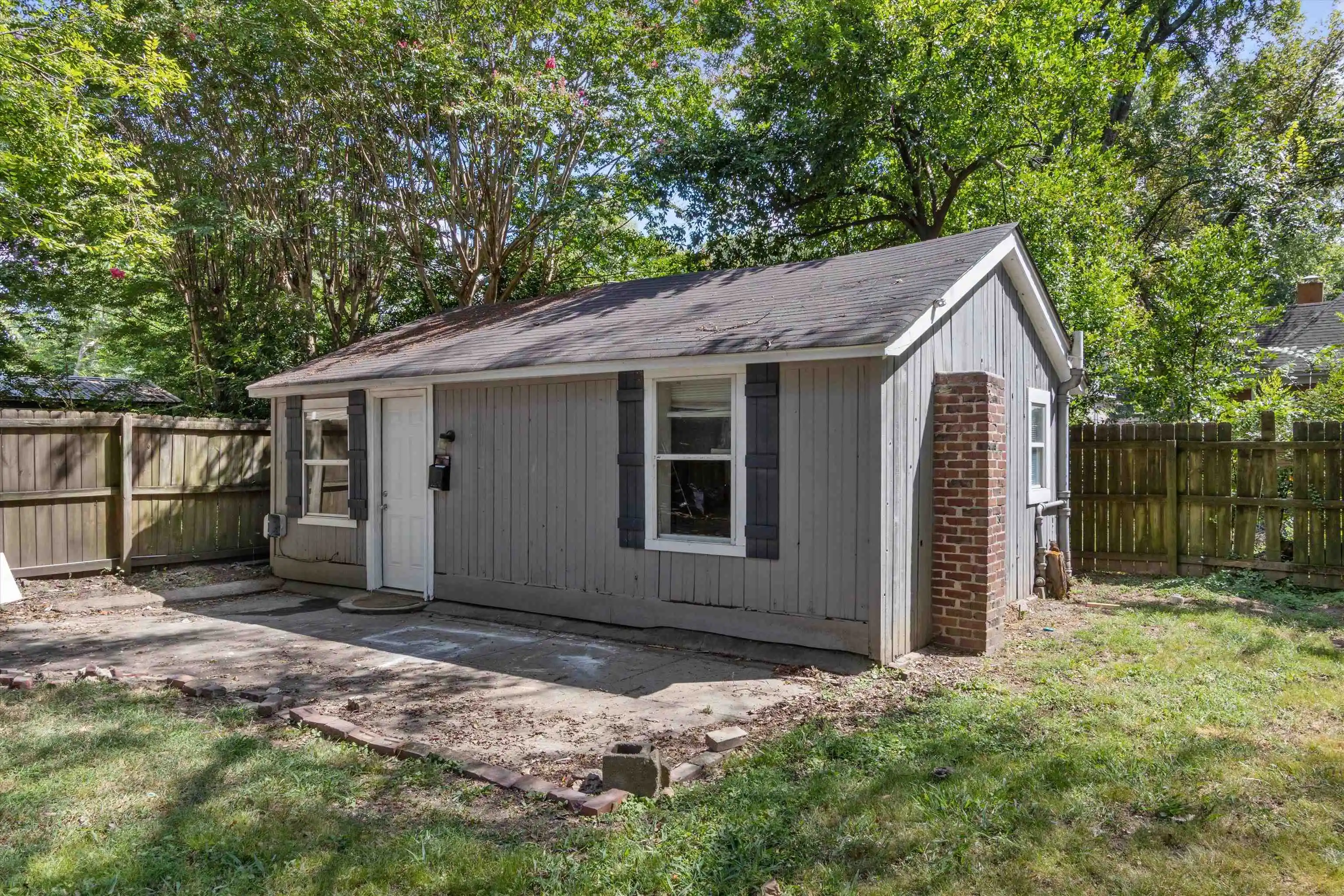 Photo 3 of Manufactured home for sale at 2053 Linden Ave, Memphis, TN 38104 | MLS# 10229805 | Listing updated on 2026-09-09