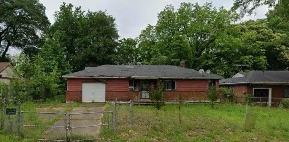 Photo 1 of Sale Pending at 30 E Belle Hvn Rd, Memphis, TN 38109 | MLS# 10229830 | Listing updated on 2026-09-10