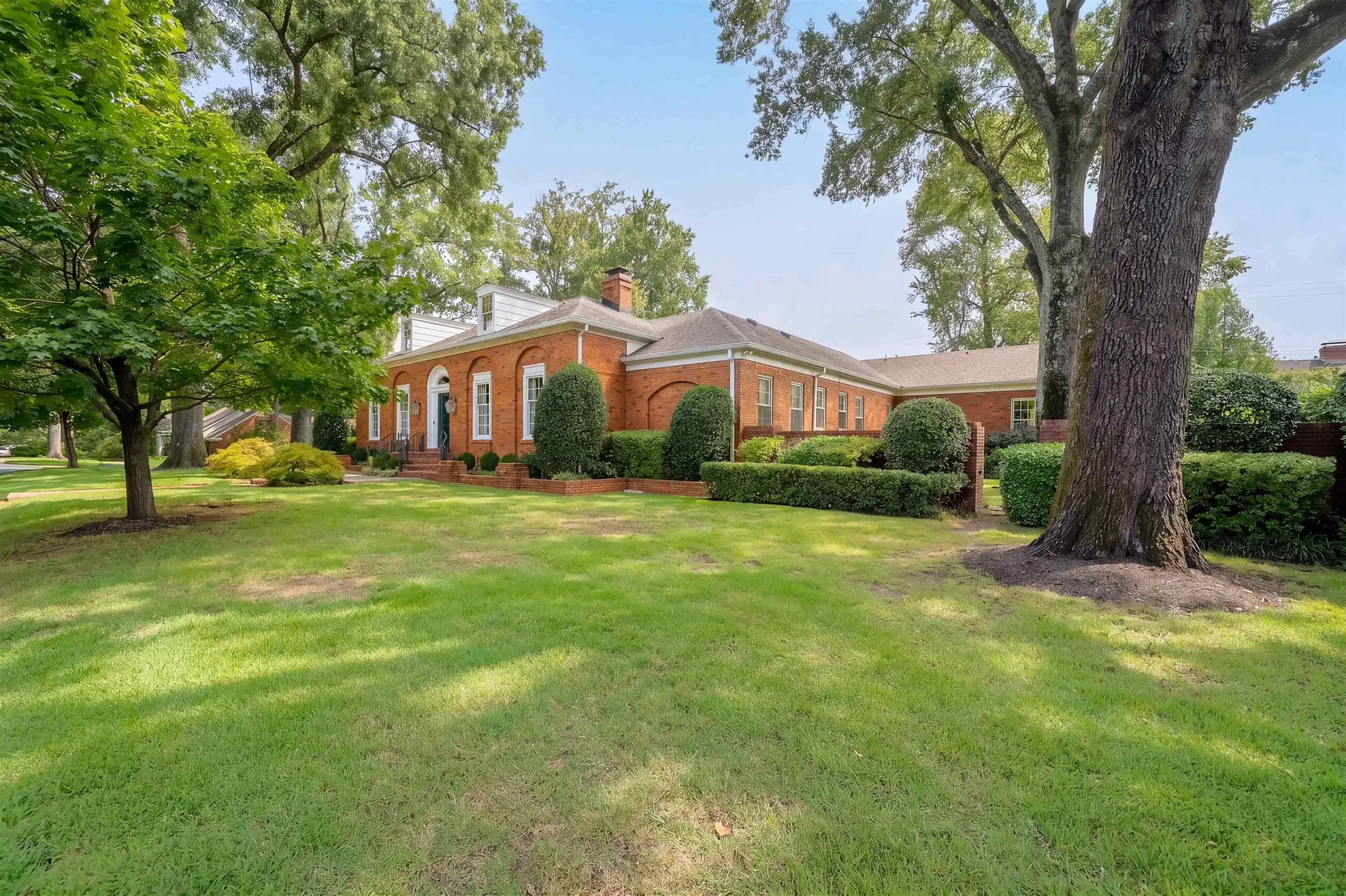 Photo 1 of Single family home for sale at 42 Wood Grv Dr, Memphis, TN 38117 | MLS# 10229833 | Listing updated on 2026-09-11