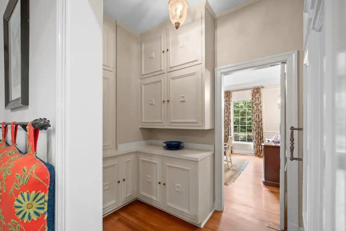 Photo 2 of Single family home for sale at 42 Wood Grv Dr, Memphis, TN 38117 | MLS# 10229833 | Listing updated on 2026-09-11