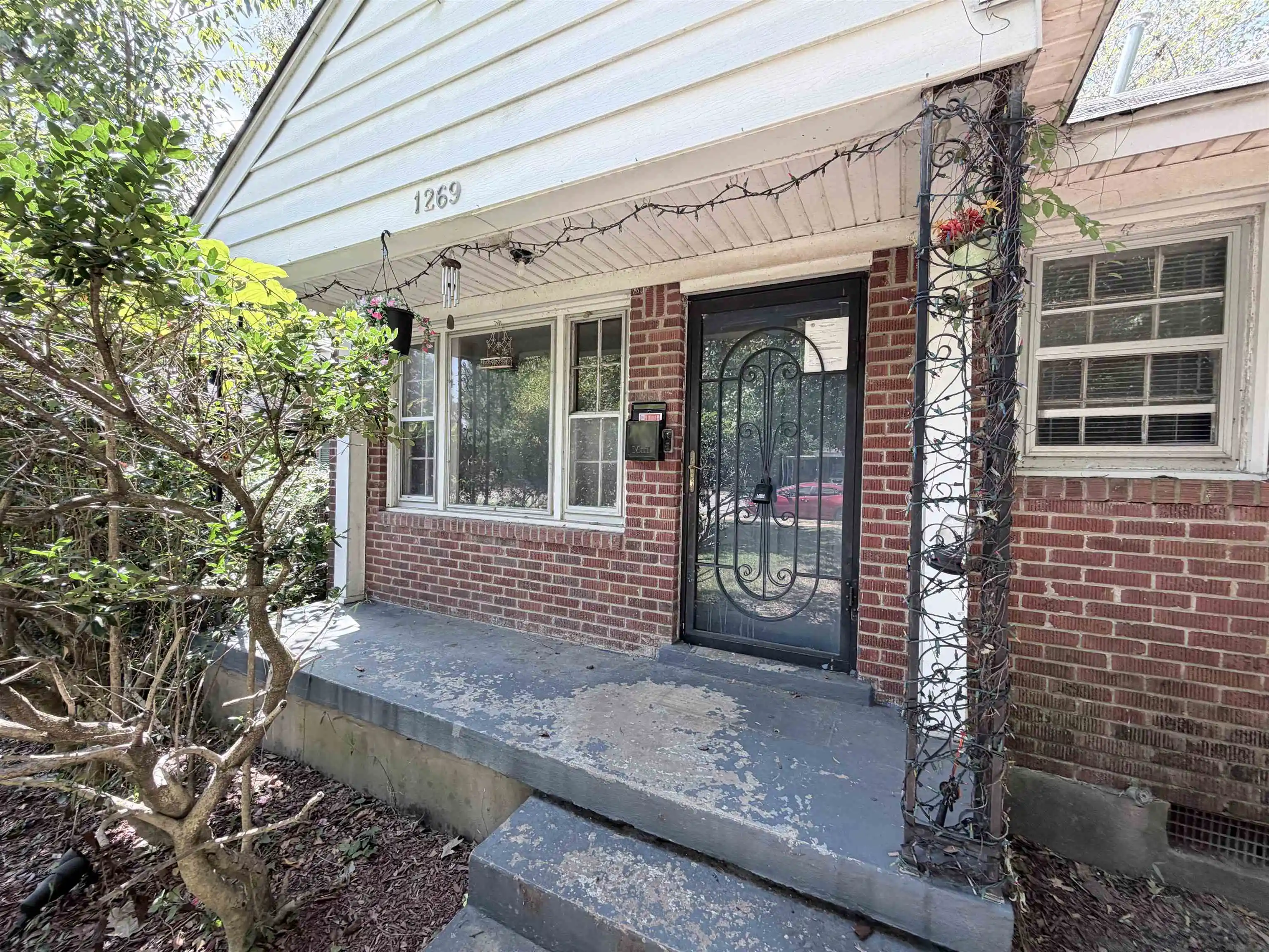 Photo 1 of Single family home for sale at 1269 Colonial Rd, Memphis, TN 38117 | MLS# 10229835 | Listing updated on 2026-10-02