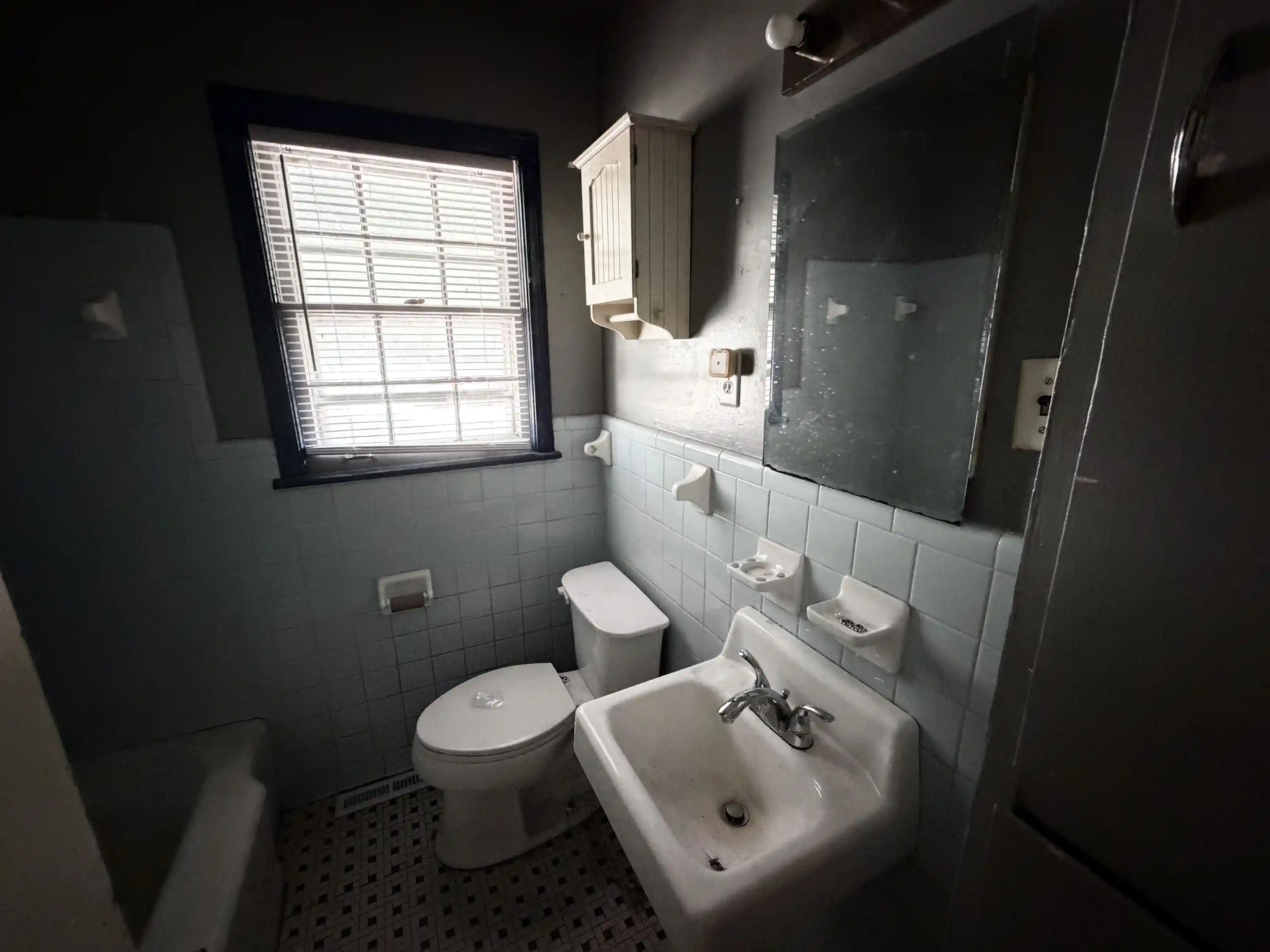 Photo 2 of Single family home for sale at 1269 Colonial Rd, Memphis, TN 38117 | MLS# 10229835 | Listing updated on 2026-10-02