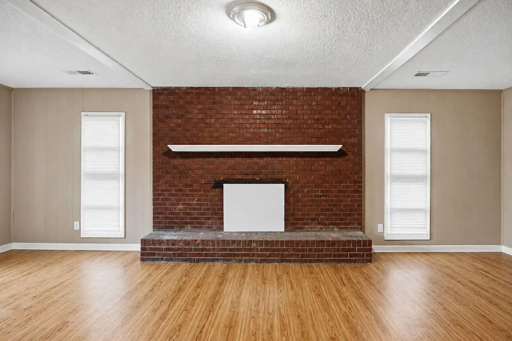 Photo 2 of Single family home for sale at 727 Bonwood Ave, Memphis, TN 38109 | MLS# 10229838 | Listing updated on 2026-10-06