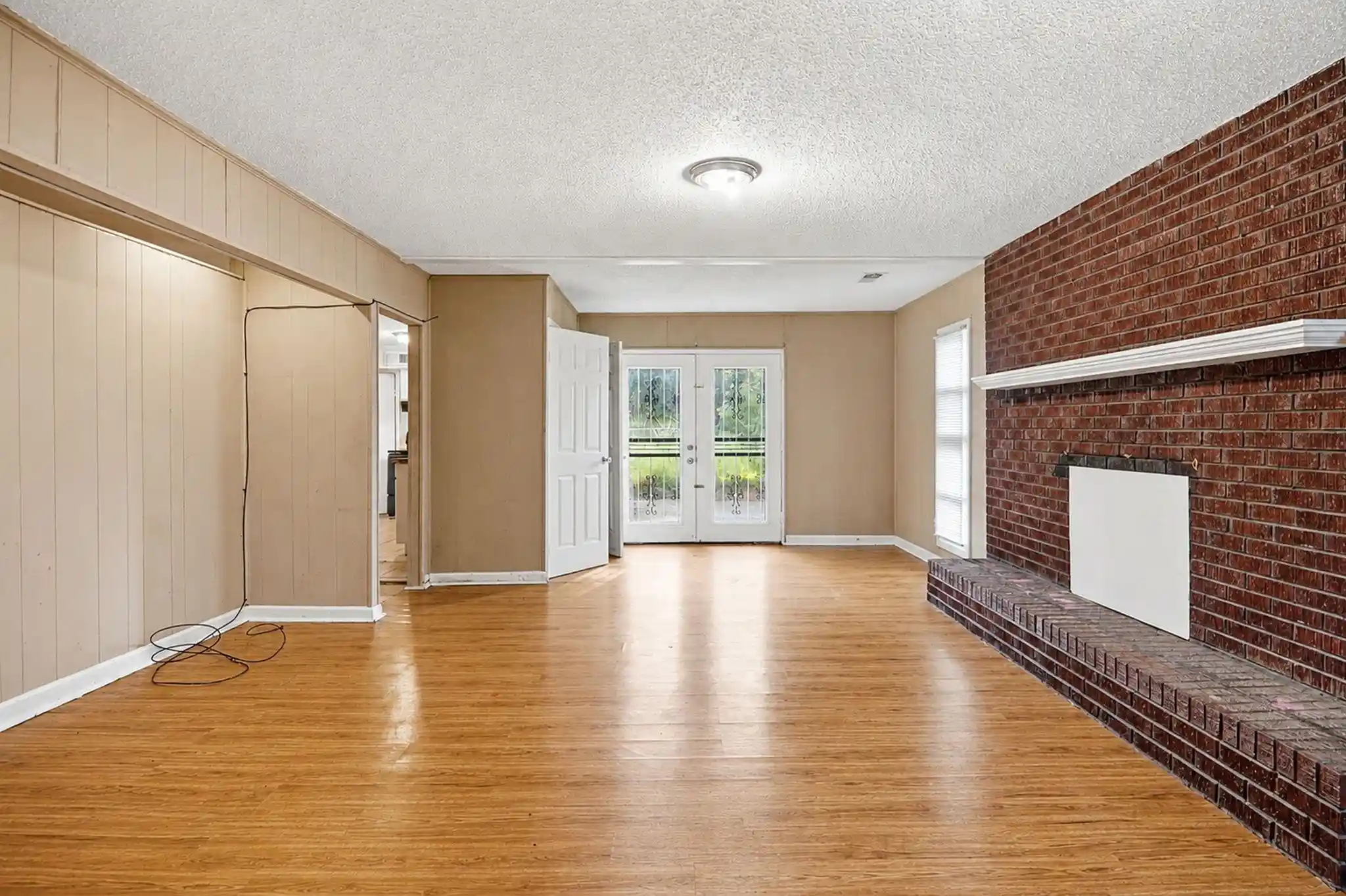 Photo 3 of Single family home for sale at 727 Bonwood Ave, Memphis, TN 38109 | MLS# 10229838 | Listing updated on 2026-10-06