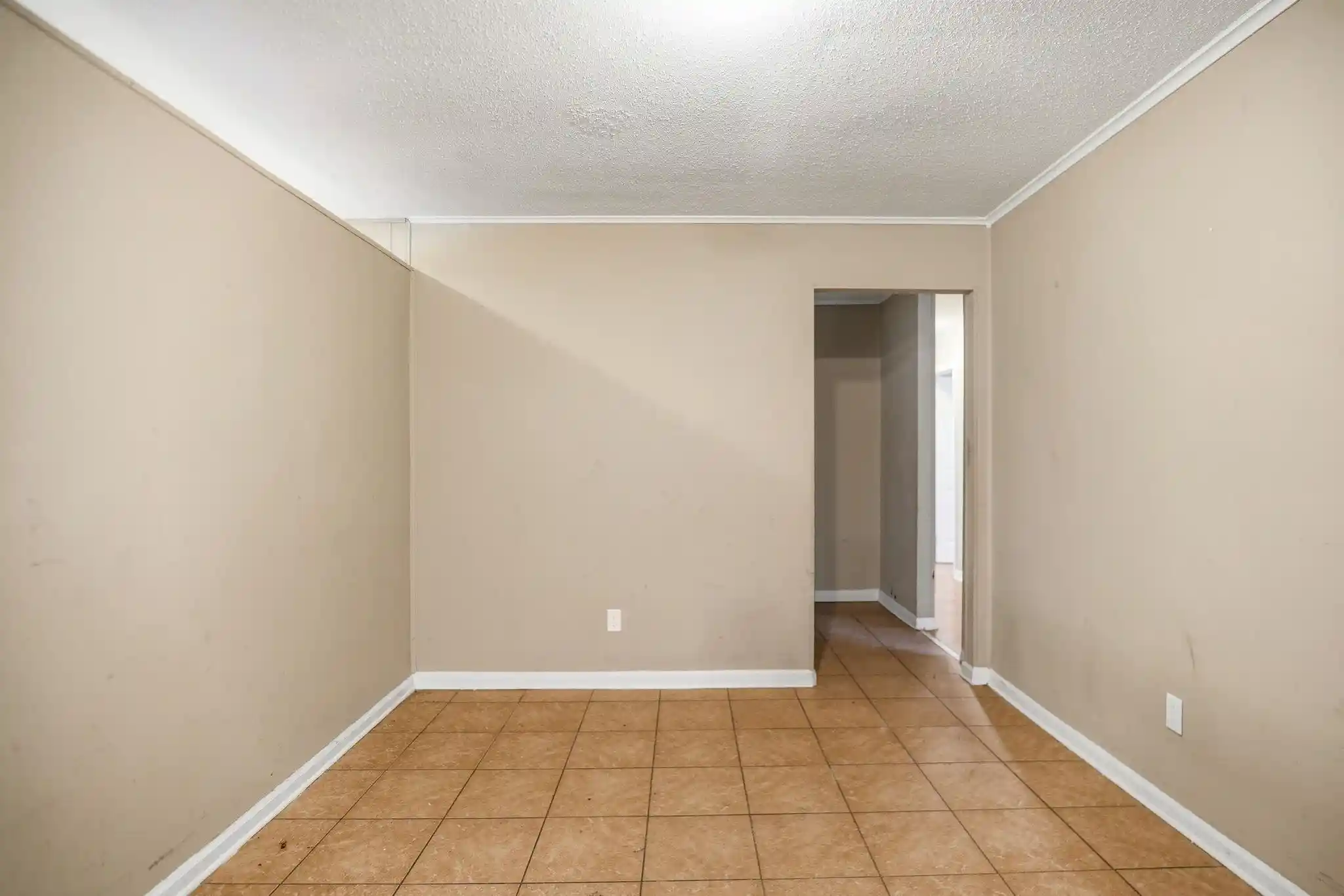 Photo 4 of Single family home for sale at 727 Bonwood Ave, Memphis, TN 38109 | MLS# 10229838 | Listing updated on 2026-10-06
