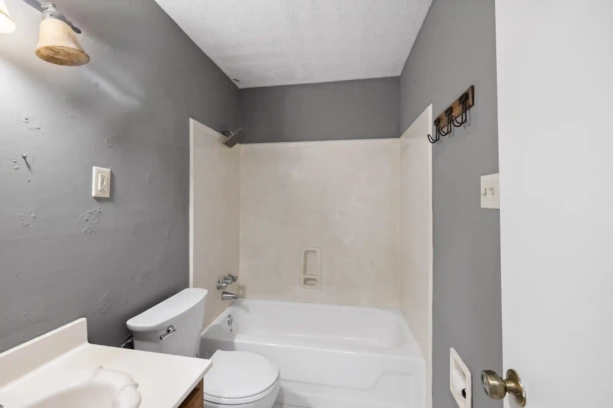 Listing Photo 2 - Condo for sale in building located at 3983a Grahamdale Cir, Memphis, TN 38122 - Unit #3983A