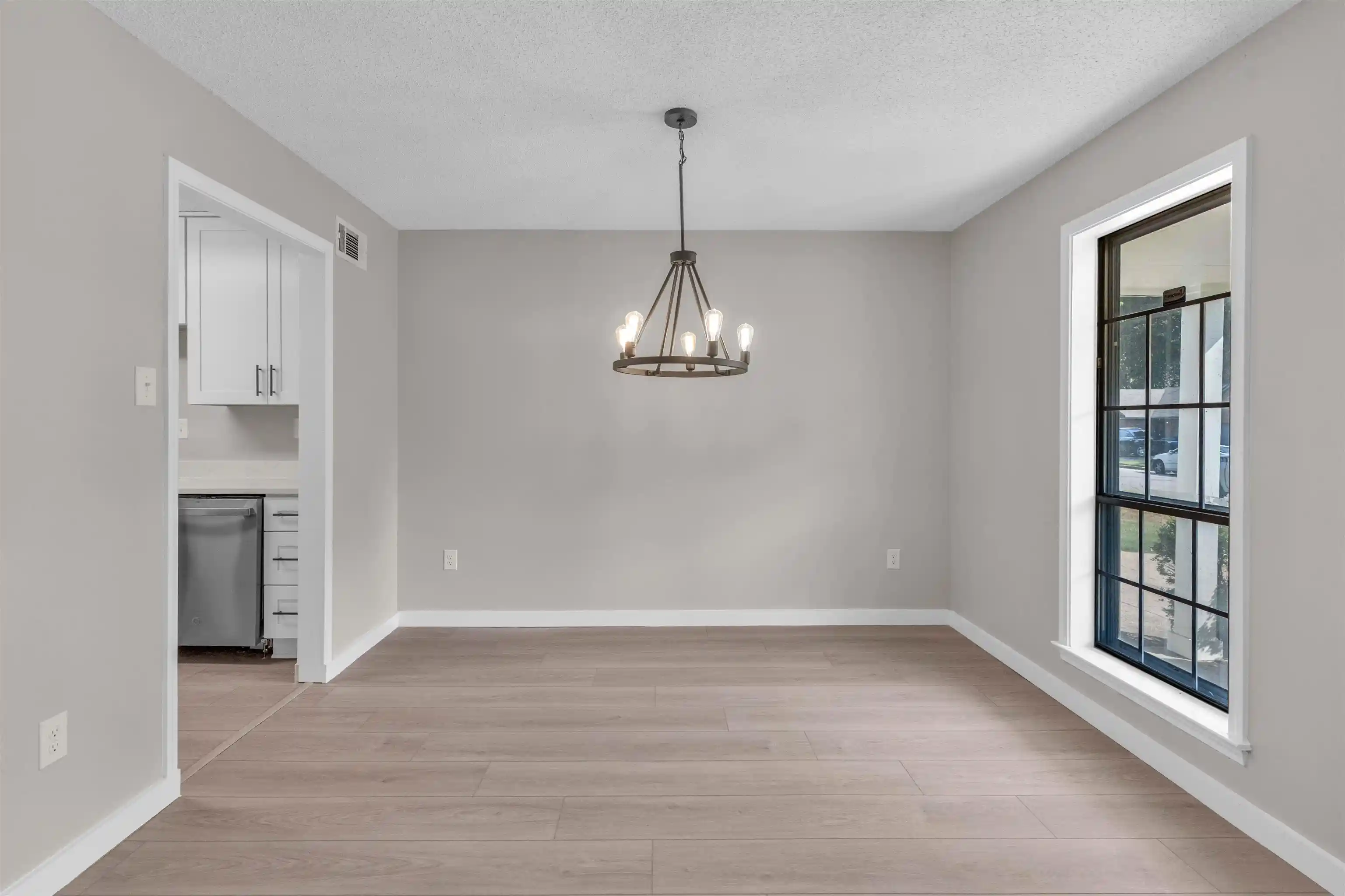 Photo 4 of Sale Pending at 3331 Bluemont Dr, Memphis, TN 38134 | MLS# 10229868 | Listing updated on 2026-09-16
