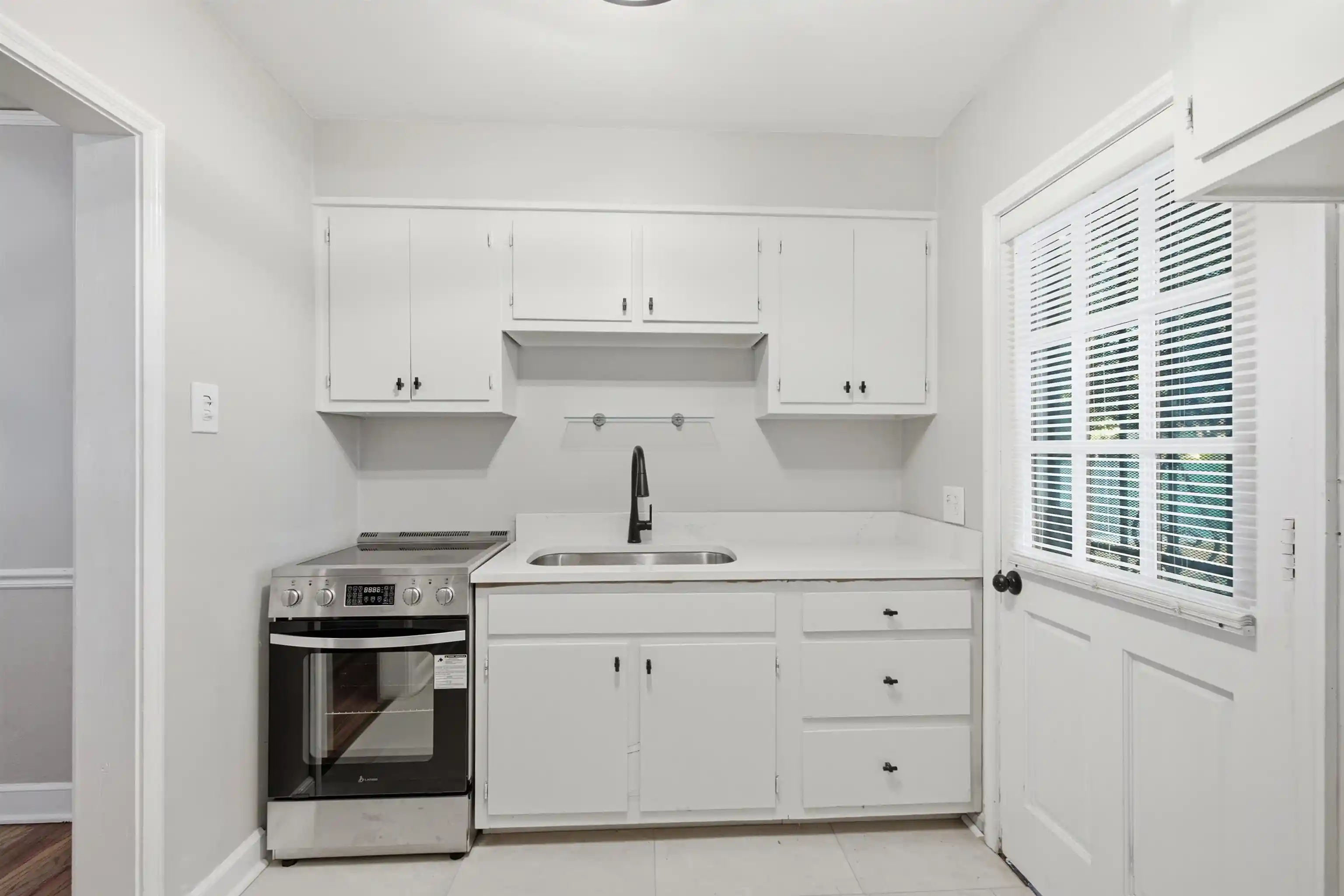 Photo 4 of Single family home for sale at 3551 Mayflower Ave, Memphis, TN 38122 | MLS# 10229873 | Listing updated on 2026-09-26