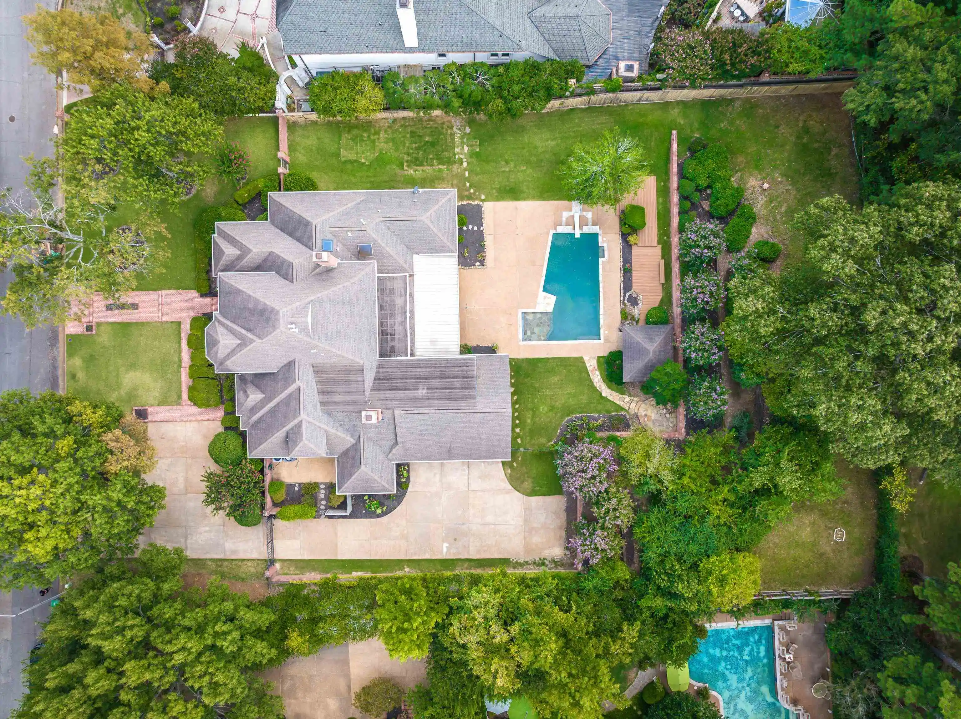 Photo 1 of Mansion for sale at 6229 River Grv Cv, Memphis, TN 38120 | MLS# 10229874 | Listing updated on 2026-09-15
