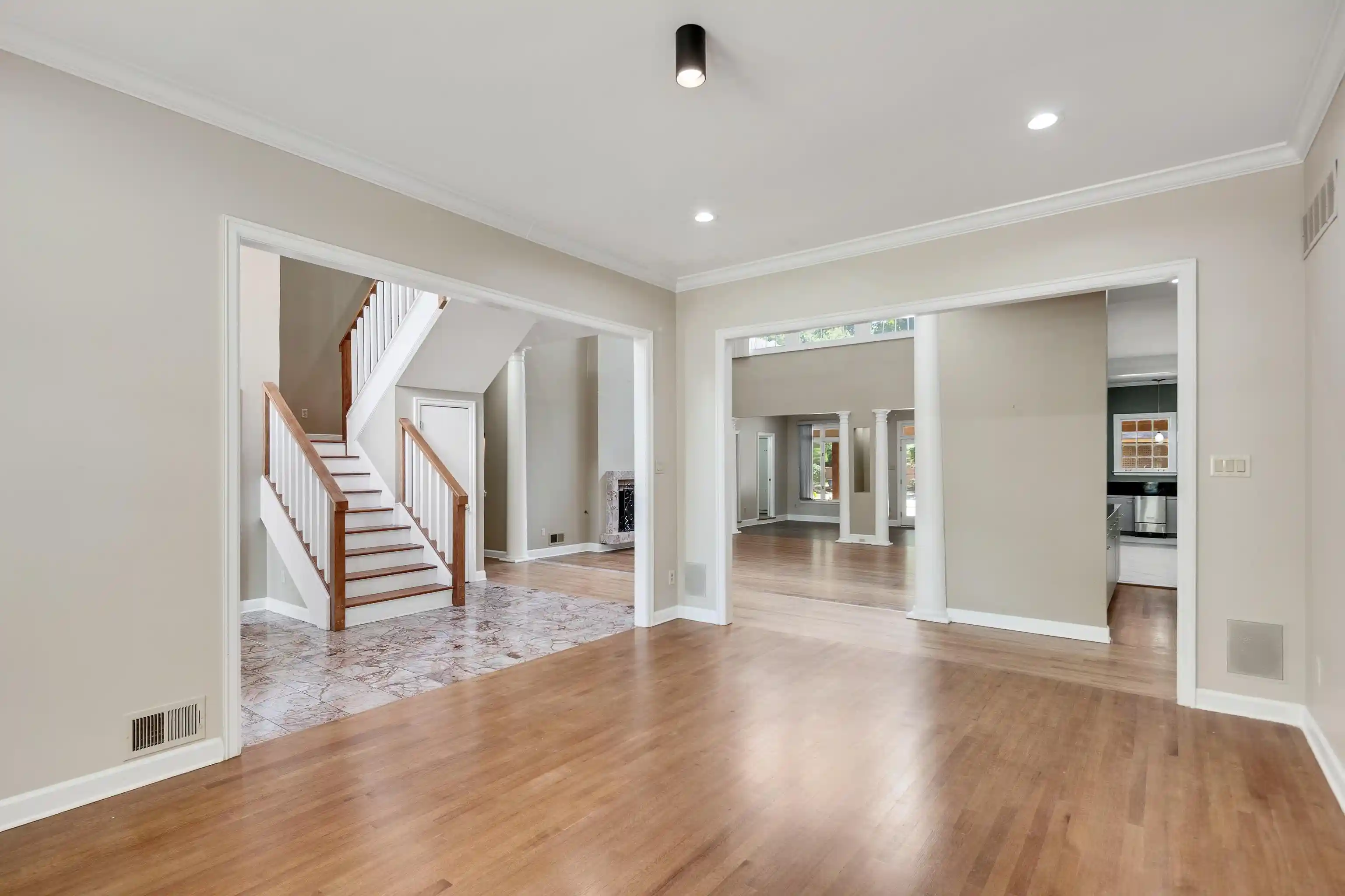 Photo 2 of Mansion for sale at 6229 River Grv Cv, Memphis, TN 38120 | MLS# 10229874 | Listing updated on 2026-09-15