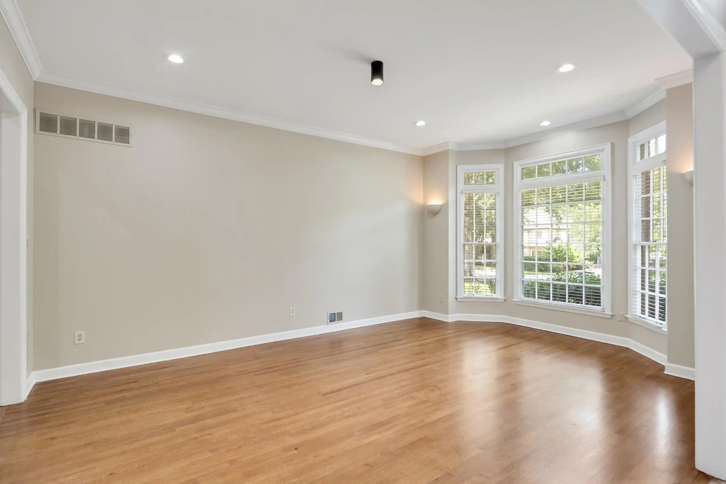 Photo 3 of Mansion for sale at 6229 River Grv Cv, Memphis, TN 38120 | MLS# 10229874 | Listing updated on 2026-09-15