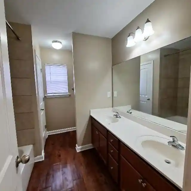 Photo 3 of Single family home for sale at 4744 Waterfront Oak Dr, Memphis, TN 38128 | MLS# 10229877 | Listing updated on 2026-09-06