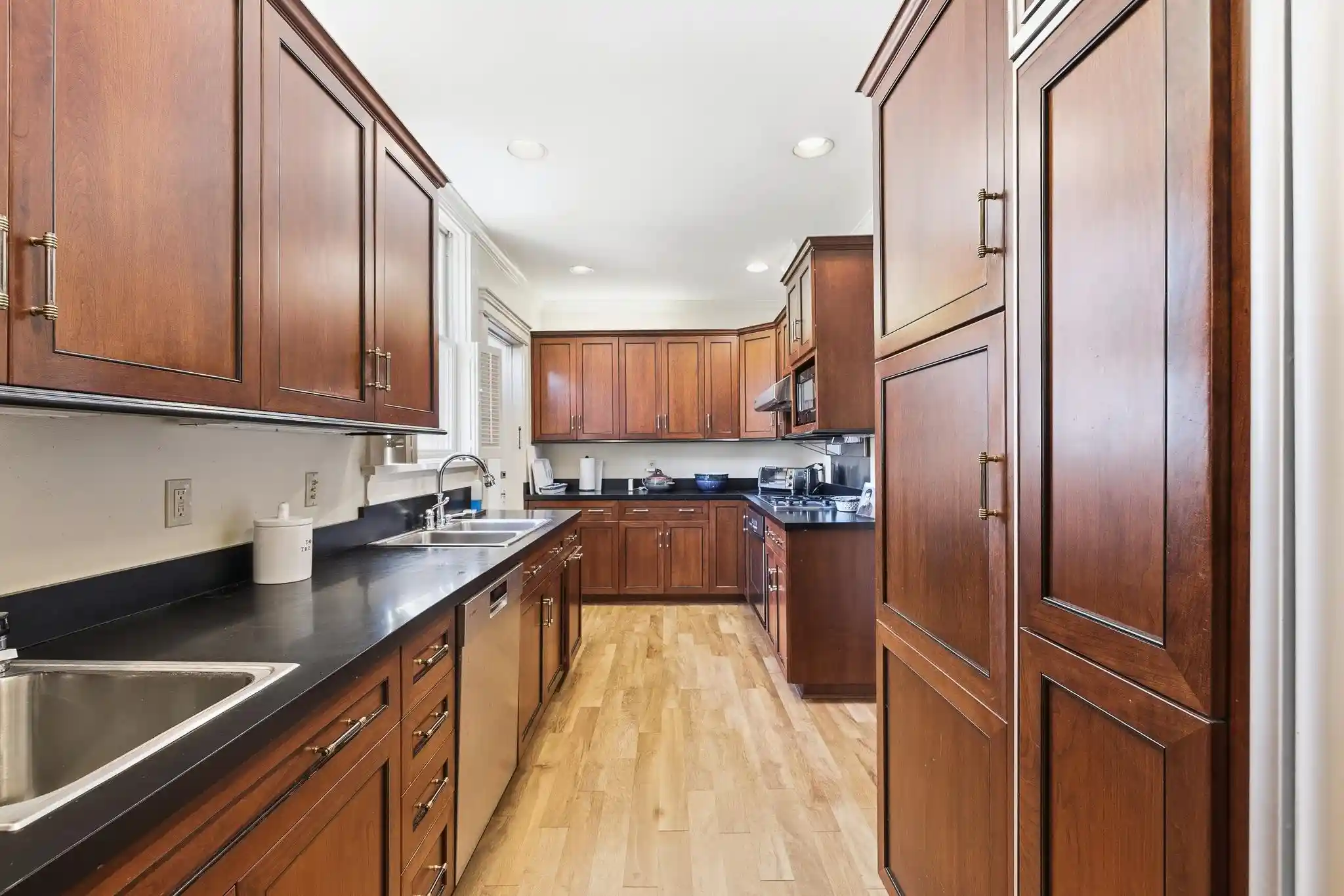Listing Photo 5 - Condo for sale in building located at 1557 Central Ave, Memphis, TN 38104