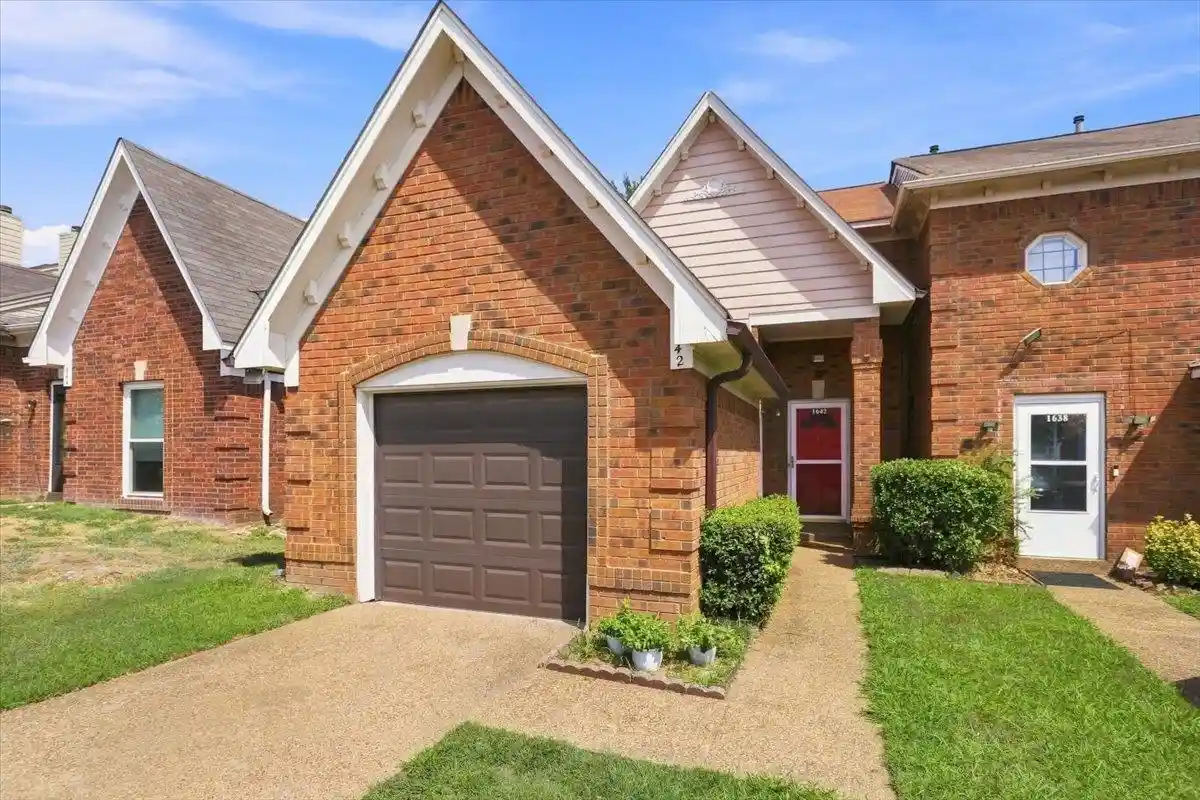 Townhouse for sale at 1642 Red Barn Dr, Cordova, TN 38016 | MLS# 10229902