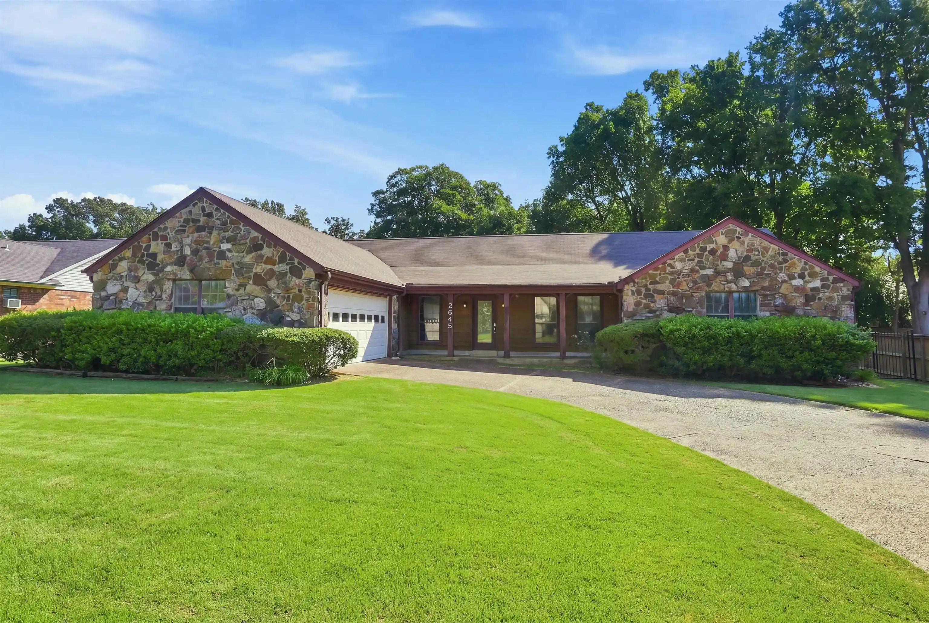 Photo 1 of Sale Pending at 2948 Sandy Crk Dr, Germantown, TN 38138 | MLS# 10229915 | Listing updated on 2026-09-11