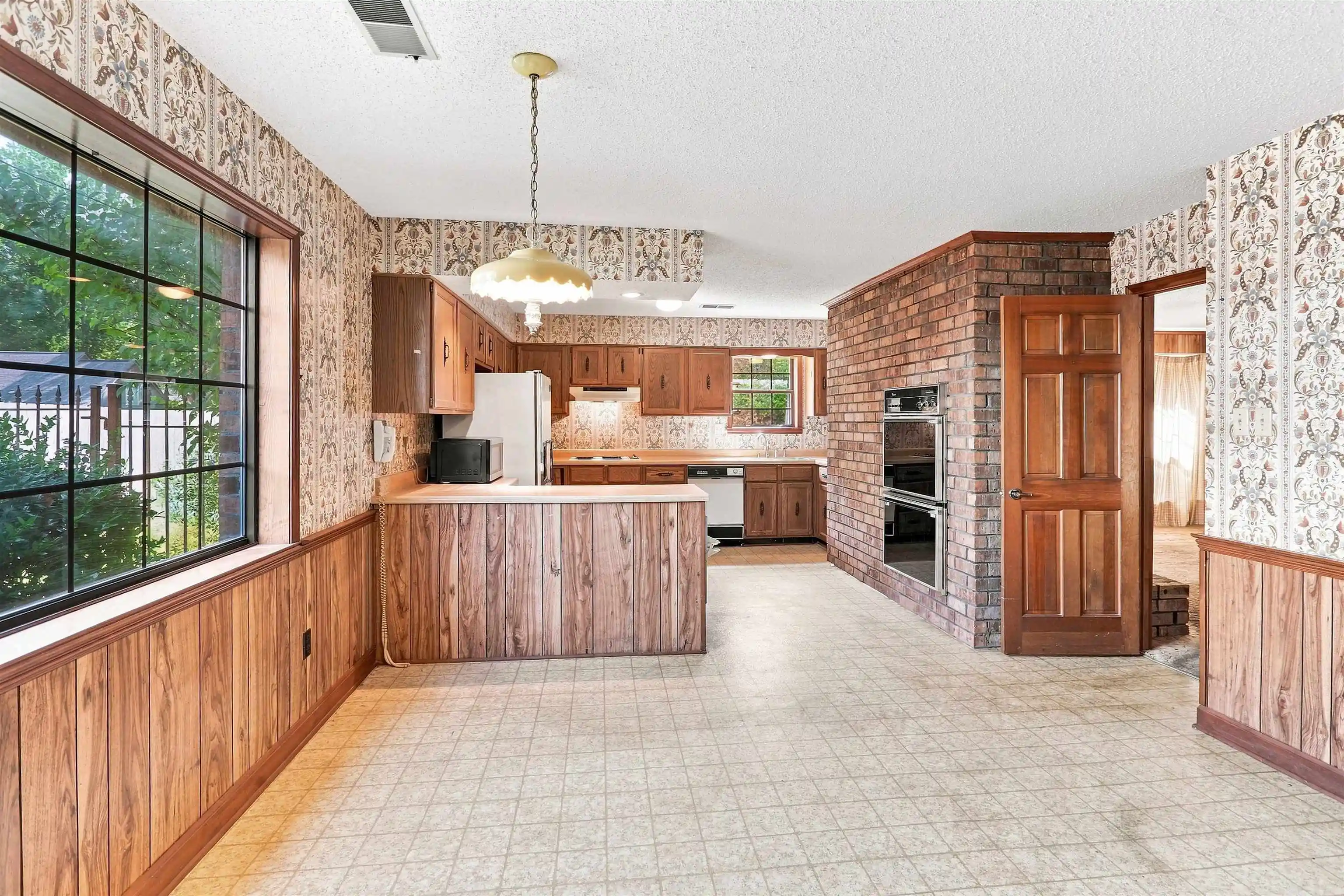 Photo 3 of Sale Pending at 2948 Sandy Crk Dr, Germantown, TN 38138 | MLS# 10229915 | Listing updated on 2026-09-11