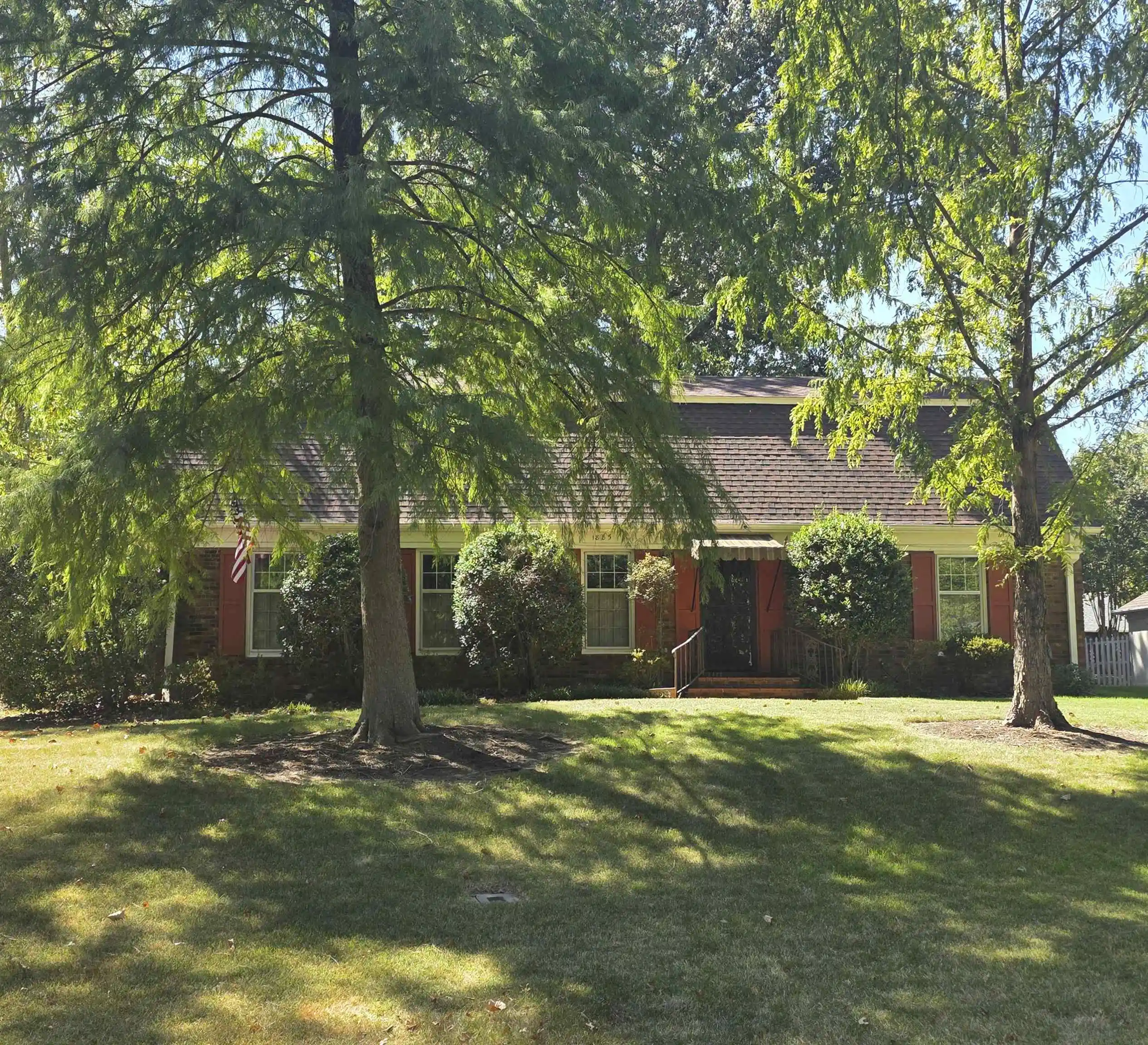 Photo 2 of Sale Pending at 1885 Malabar Dr, Germantown, TN 38138 | MLS# 10229931 | Listing updated on 2026-09-11