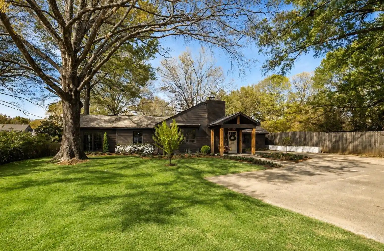 Photo 1 of Single family home for sale at 306 W Poplar Ave, Collierville, TN 38017 | MLS# 10229942 | Listing updated on 2026-09-14