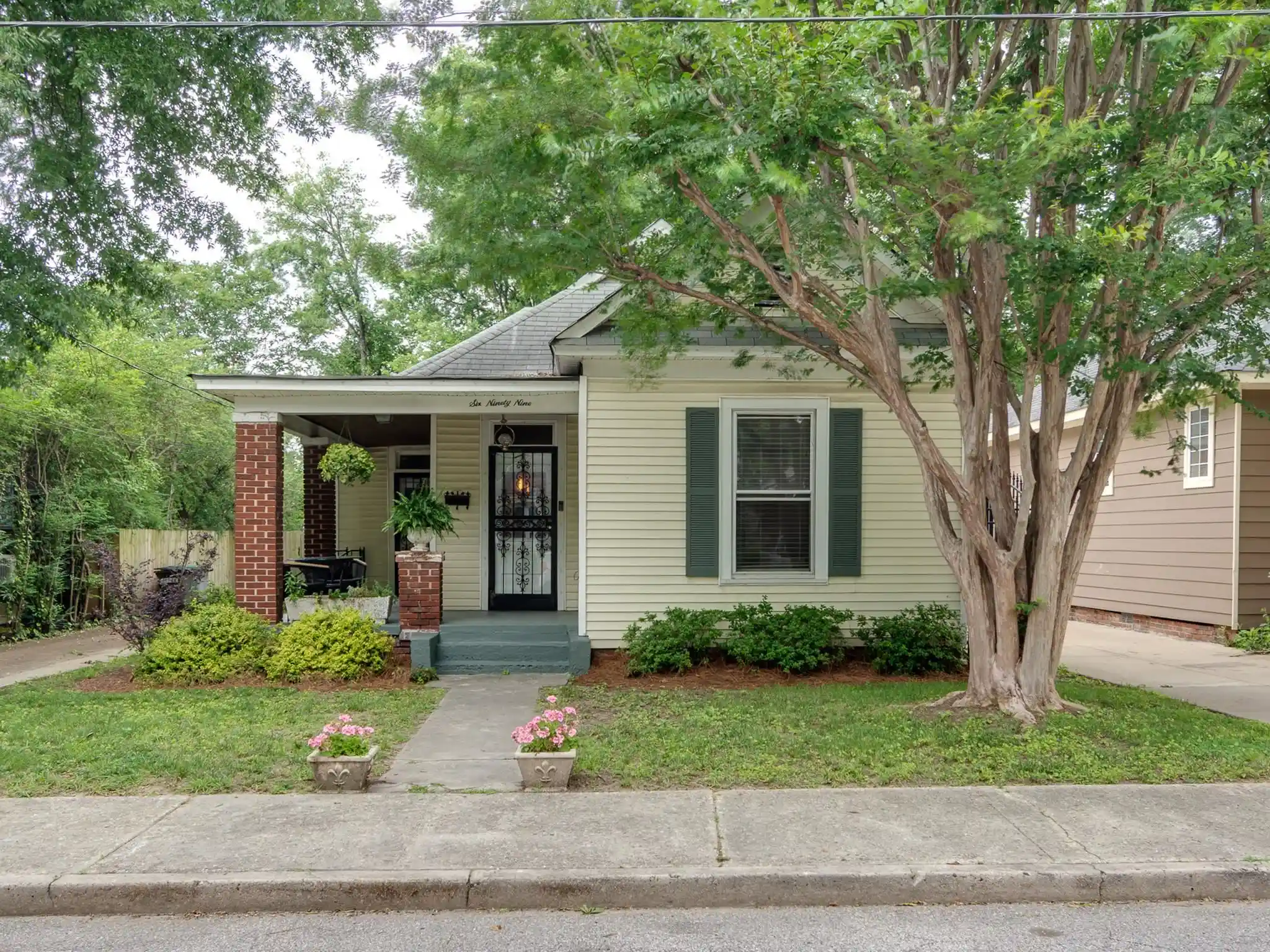 Photo 1 of Single family home for sale at 699 New York St, Memphis, TN 38104 | MLS# 10229945 | Listing updated on 2026-09-08