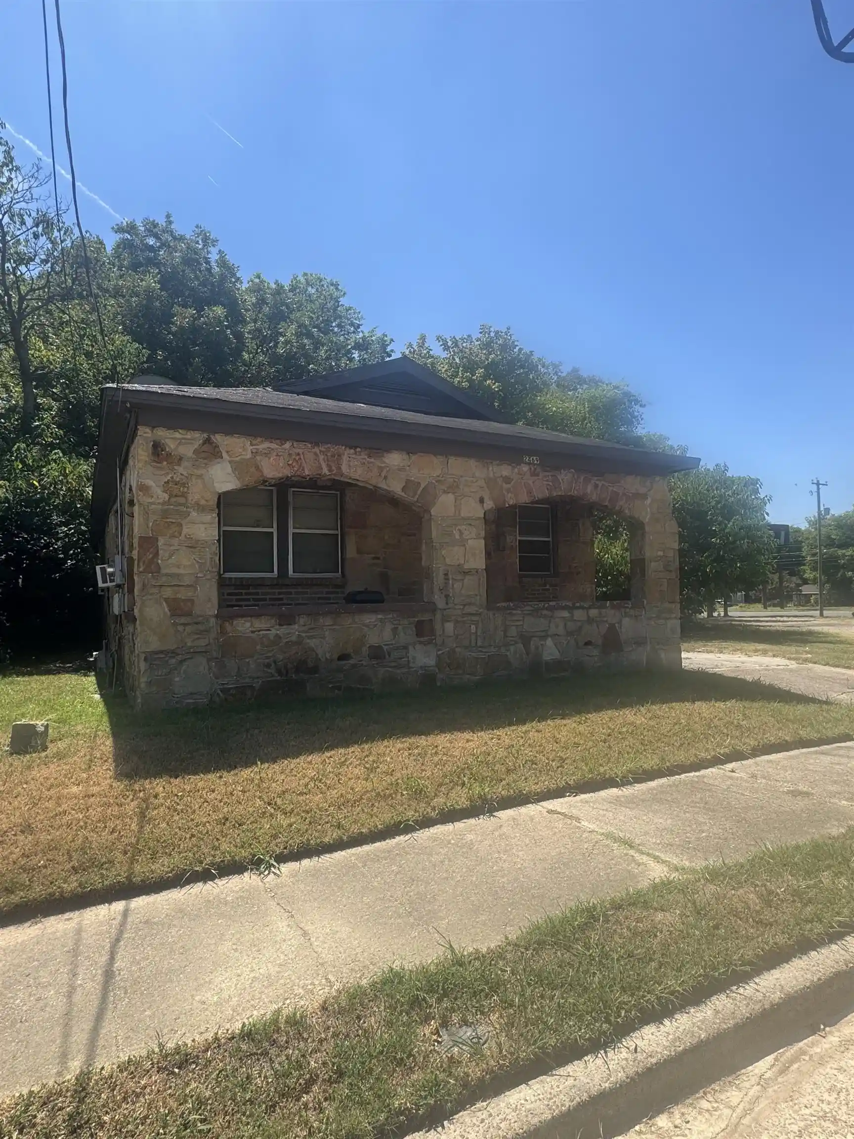 Photo 2 of Single family home for sale at 2469 Dexter Ave, Memphis, TN 38108 | MLS# 10229979 | Listing updated on 2026-09-08