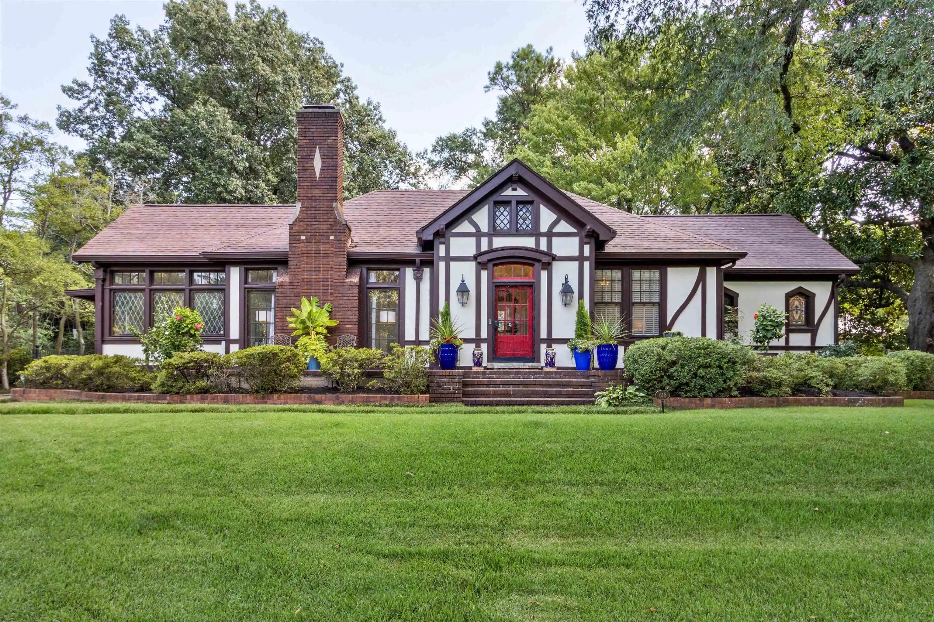 Photo 1 of Single family home for sale at 618 Center Dr, Memphis, TN 38112 | MLS# 10229999 | Listing updated on 2026-09-12