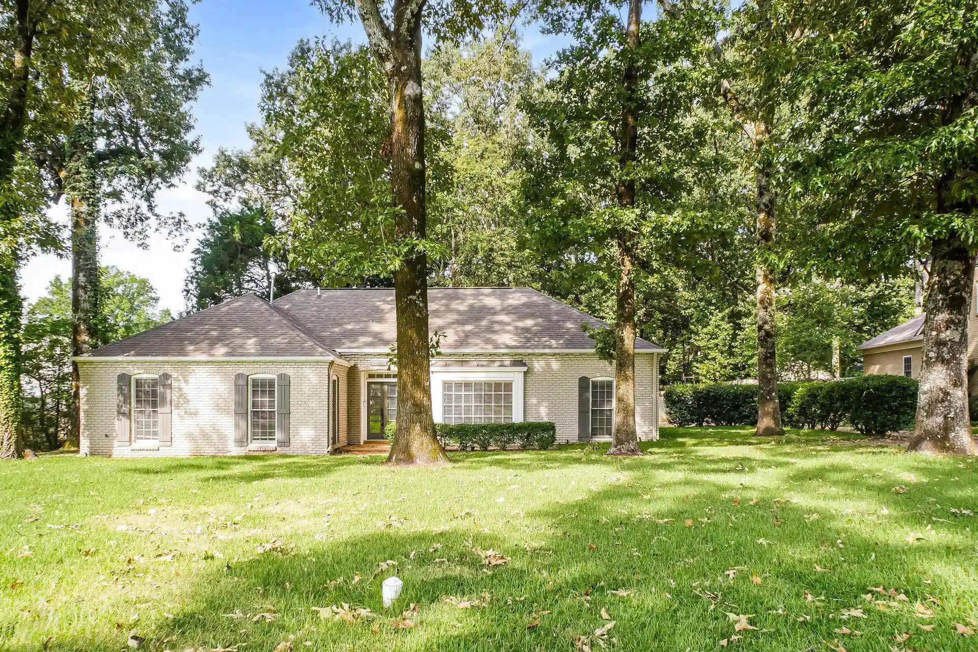 Photo 1 of Single family home for sale at 2415 Kirby Rd, Memphis, TN 38119 | MLS# 10230001 | Listing updated on 2026-09-17