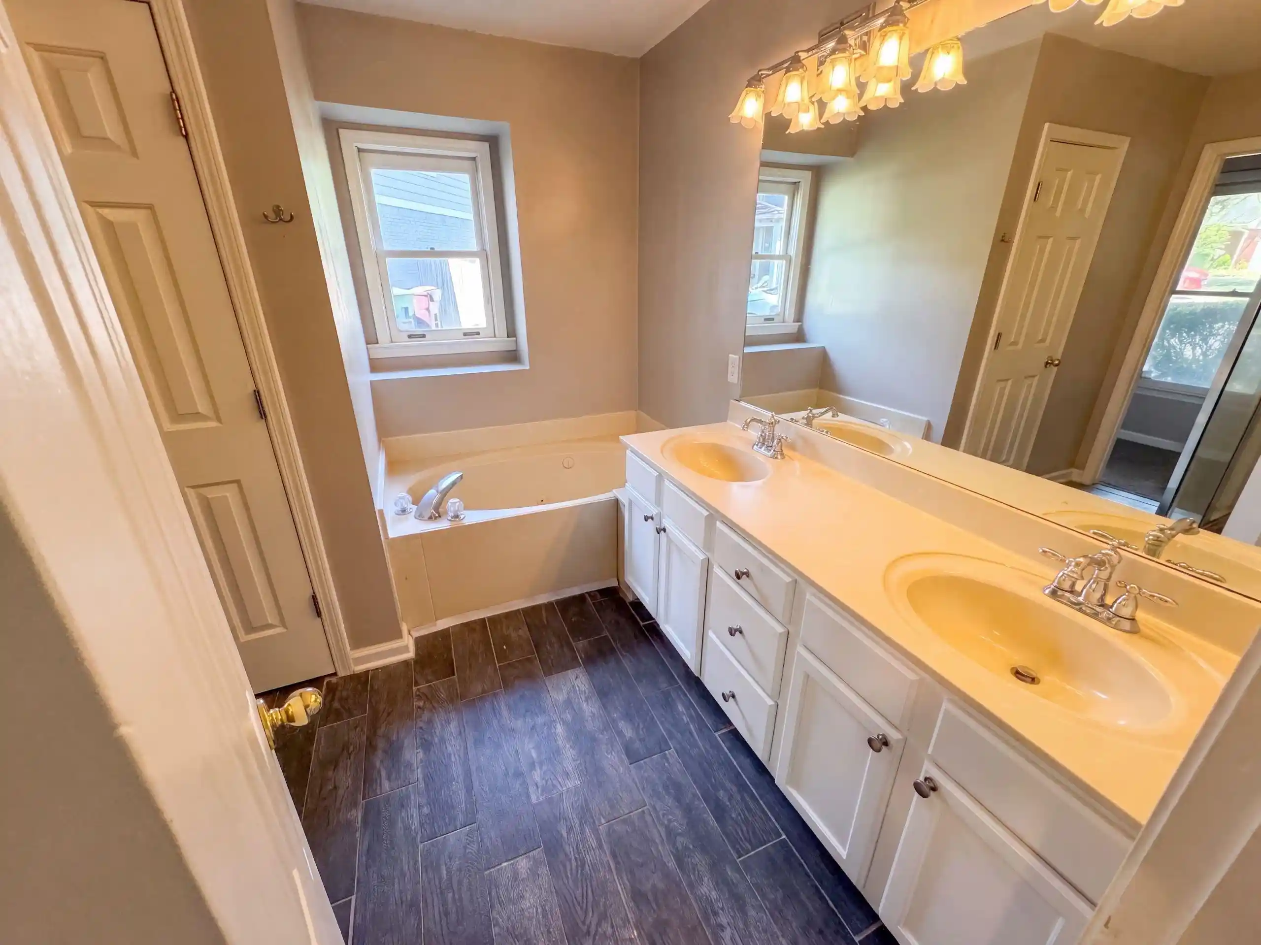 Photo 4 of Single family home for sale at 164 Doris Meadow Cv, Collierville, TN 38017 | MLS# 10230003 | Listing updated on 2026-09-08
