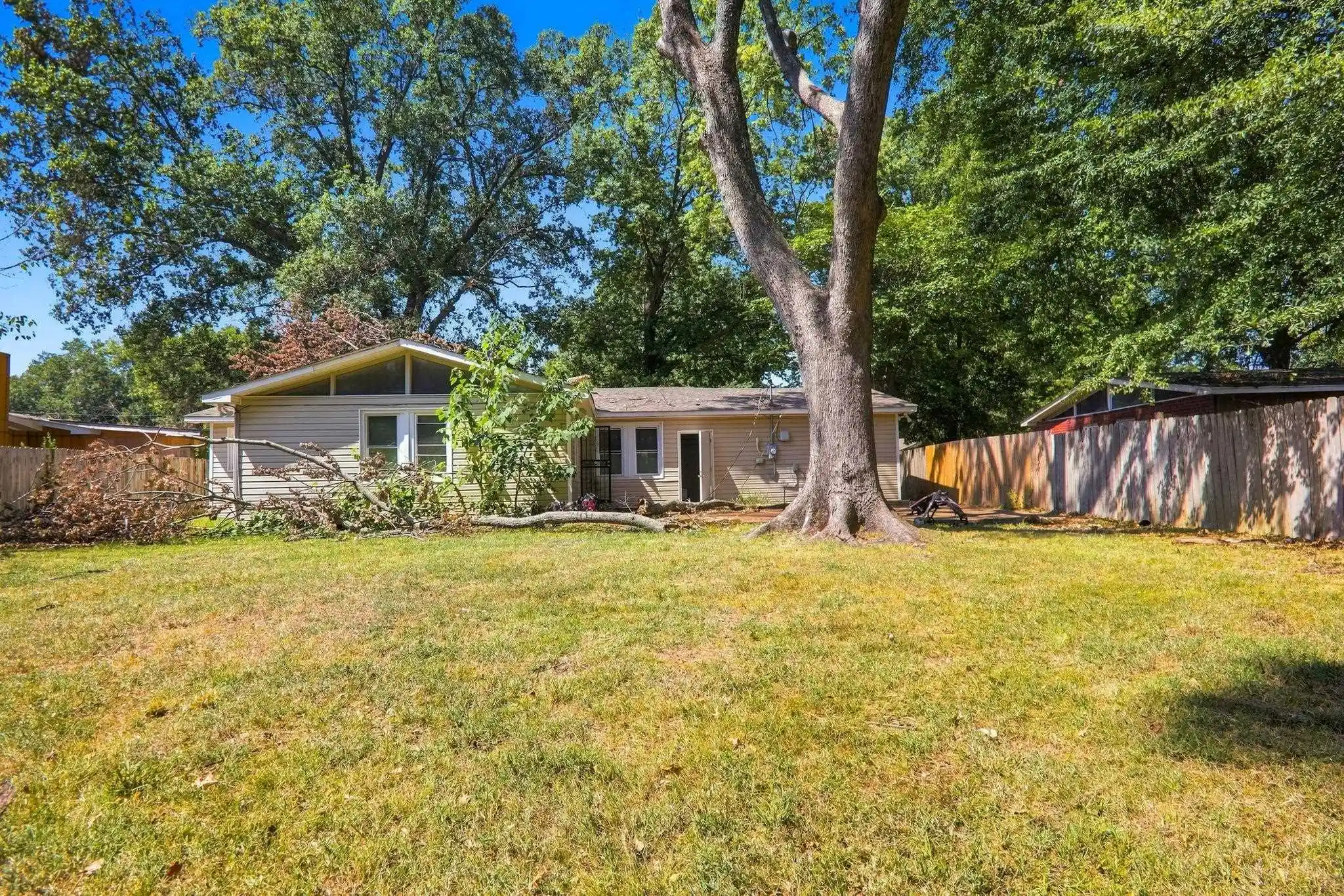 Photo 2 of Single family home for sale at 3046 Brookdale St, Memphis, TN 38118 | MLS# 10230016 | Listing updated on 2026-09-09