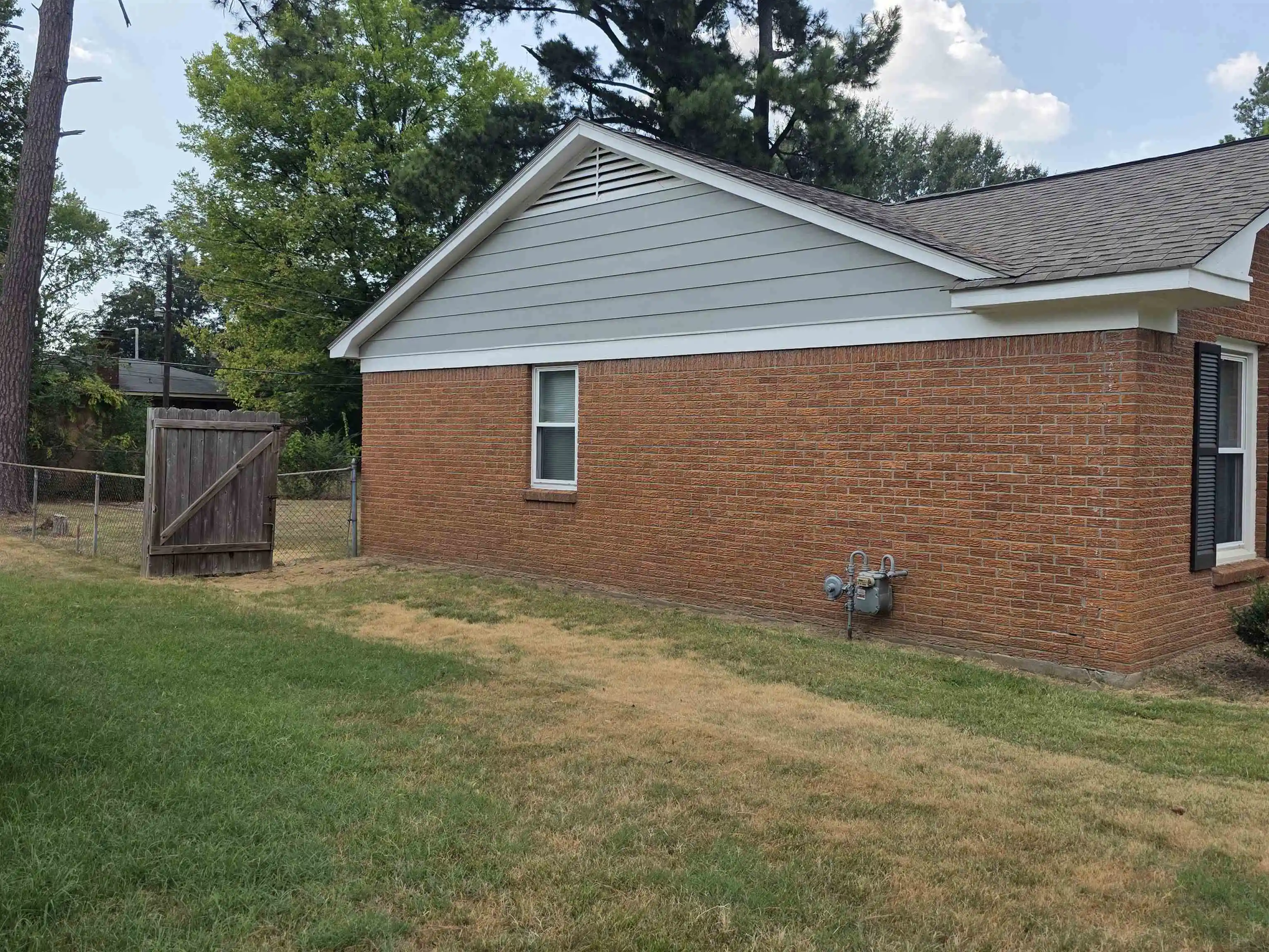 Photo 2 of Single family home for sale at 5303 Villa Del Rey Dr, Memphis, TN 38116 | MLS# 10230019 | Listing updated on 2026-09-08