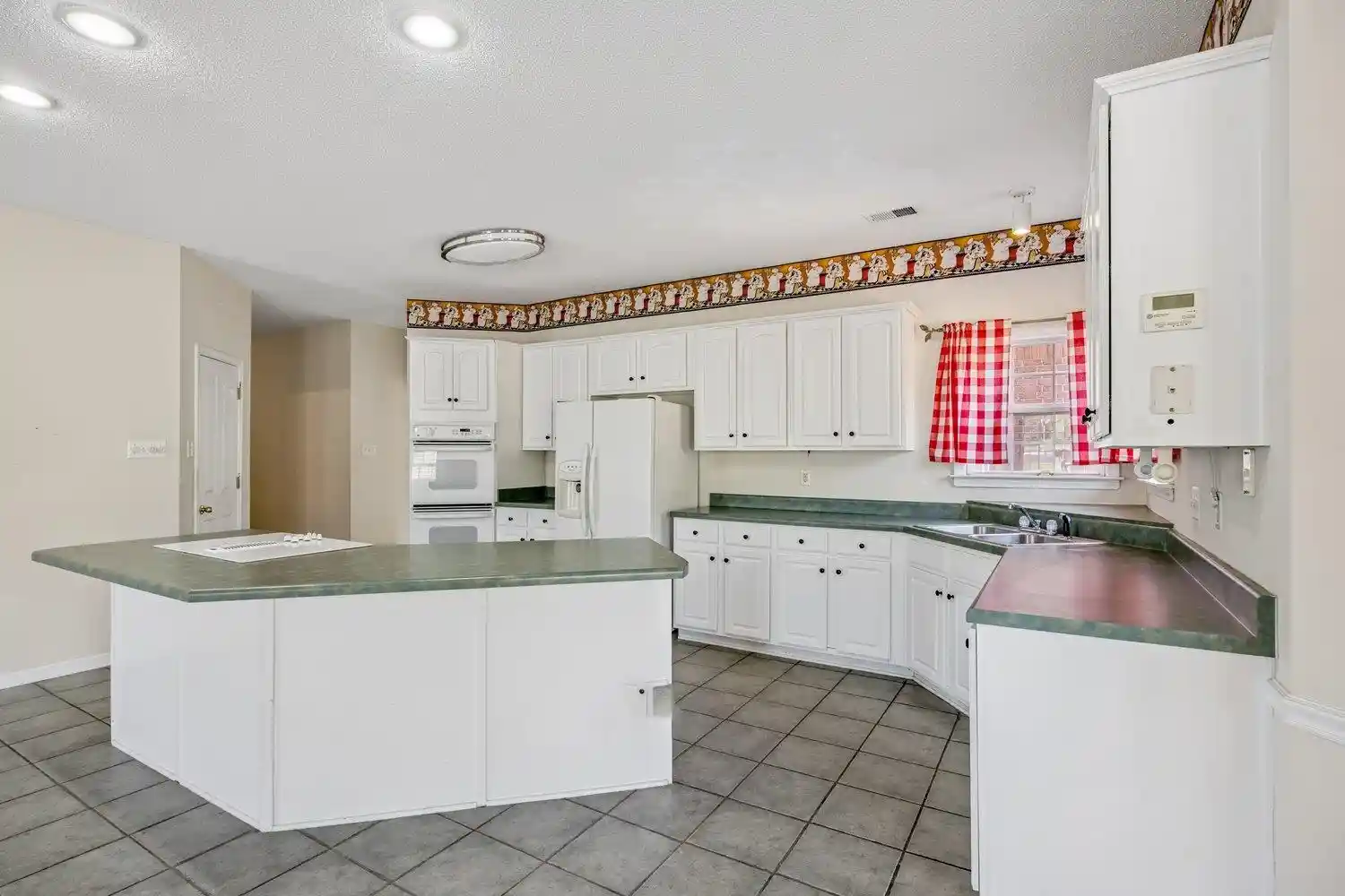 Photo 3 of Single family home for sale at 8561 Bay Orchard Ln, Cordova, TN 38018 | MLS# 10230032 | Listing updated on 2026-10-06