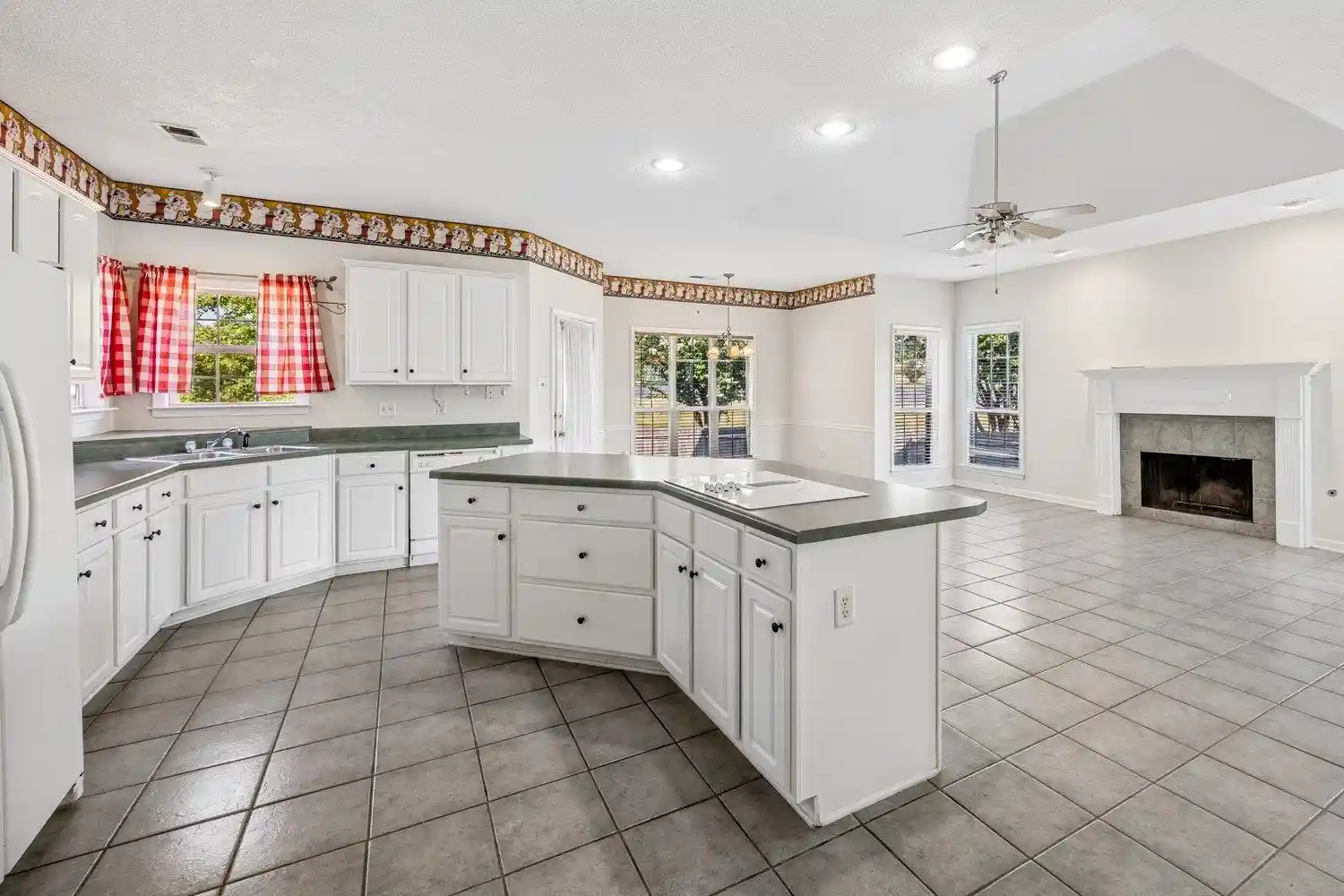 Photo 4 of Single family home for sale at 8561 Bay Orchard Ln, Cordova, TN 38018 | MLS# 10230032 | Listing updated on 2026-10-06