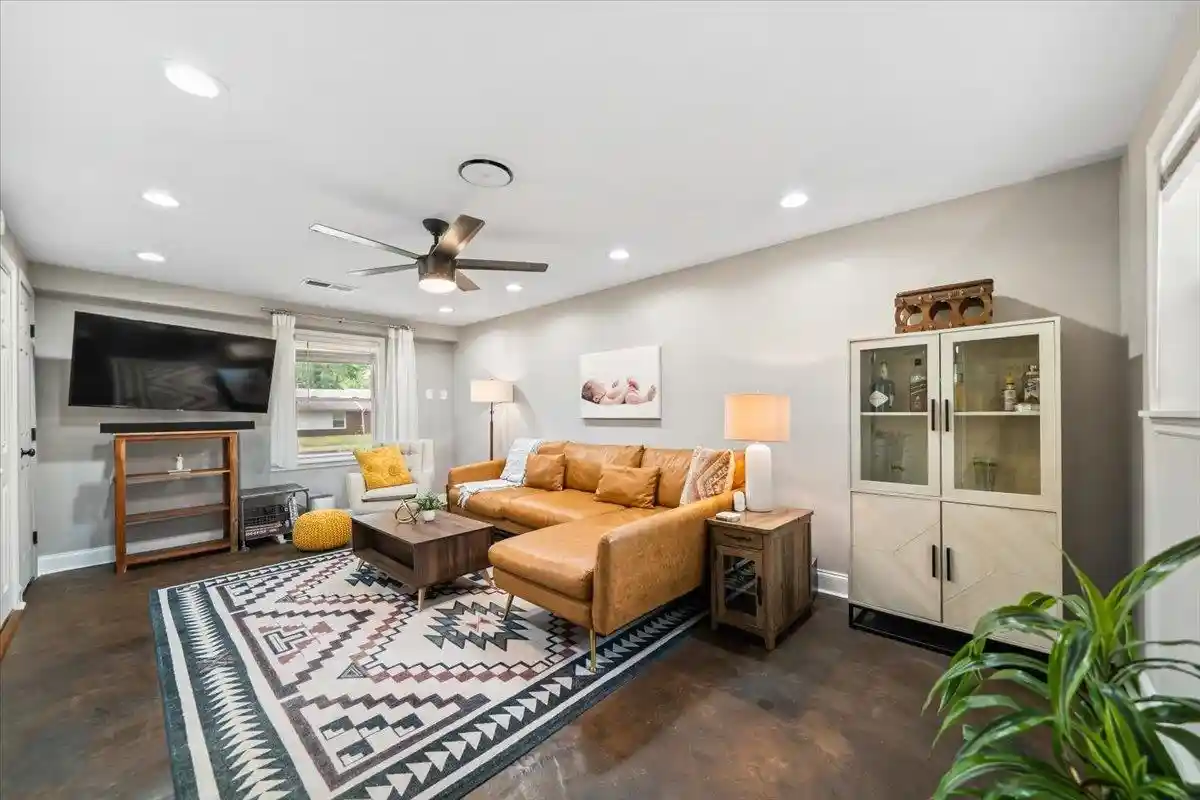 Photo 2 of Single family home for sale at 1170 Dearing St, Memphis, TN 38117 | MLS# 10230041 | Listing updated on 2026-10-06