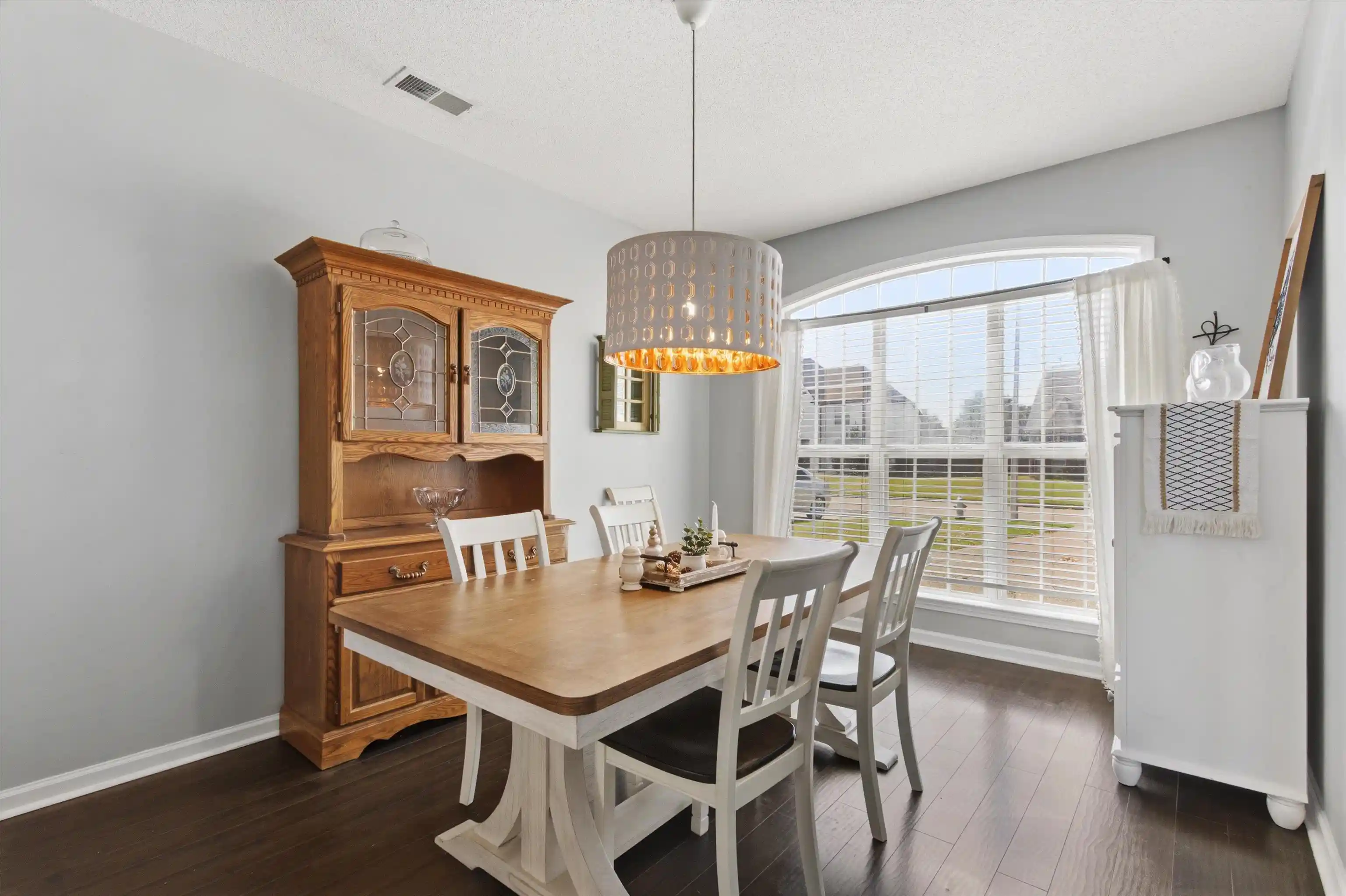 Photo 2 of Single family home for sale at 5048 Sawyer Lake Dr, Bartlett, TN 38002 | MLS# 10230069 | Listing updated on 2026-09-16