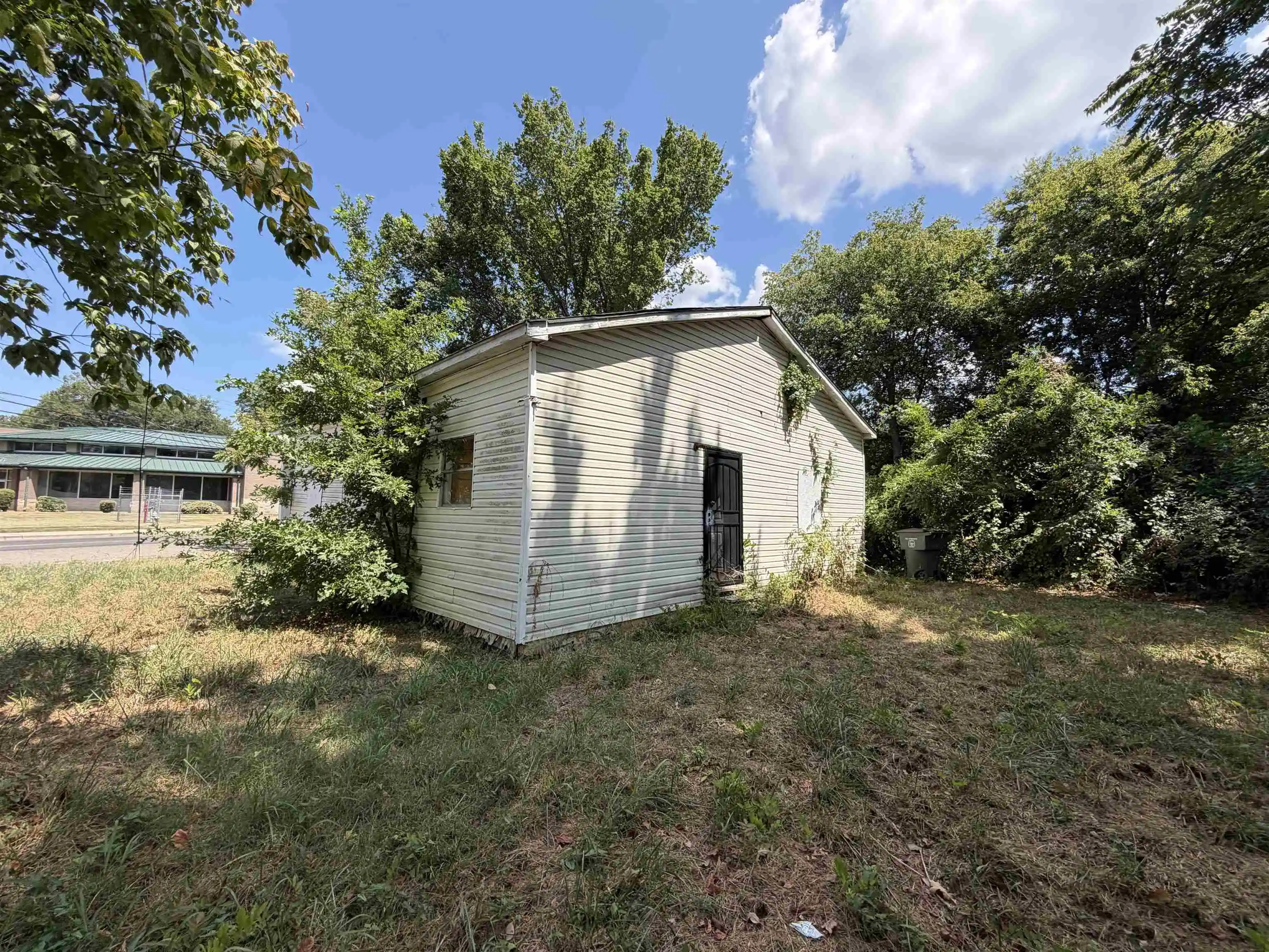 Photo 2 of Single family home for sale at 2481 Peres Ave, Memphis, TN 38108 | MLS# 10230094 | Listing updated on 2026-09-09