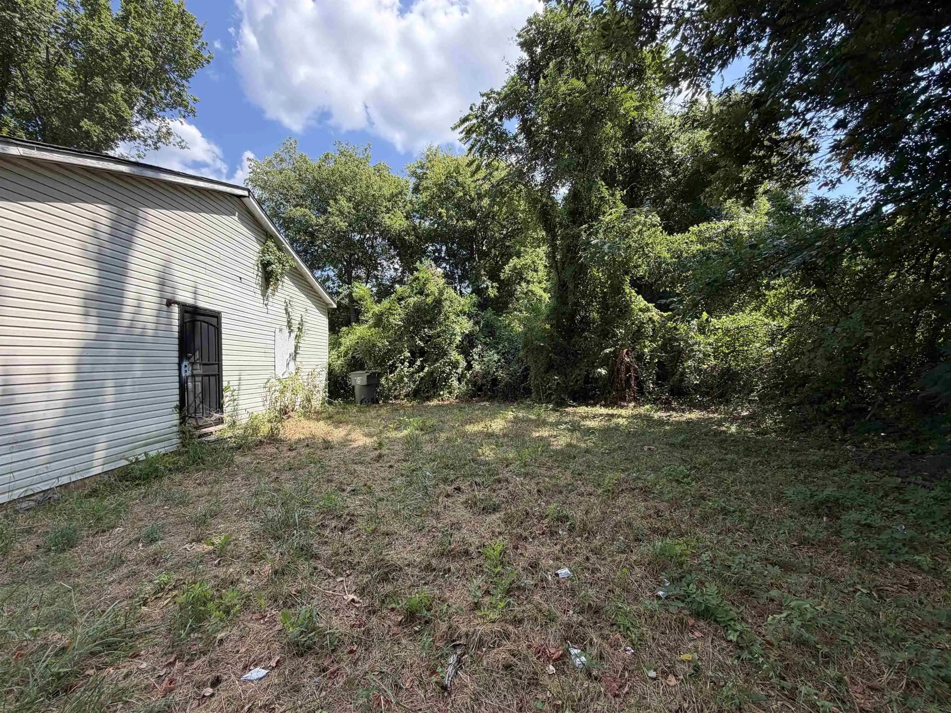 Photo 3 of Single family home for sale at 2481 Peres Ave, Memphis, TN 38108 | MLS# 10230094 | Listing updated on 2026-09-09