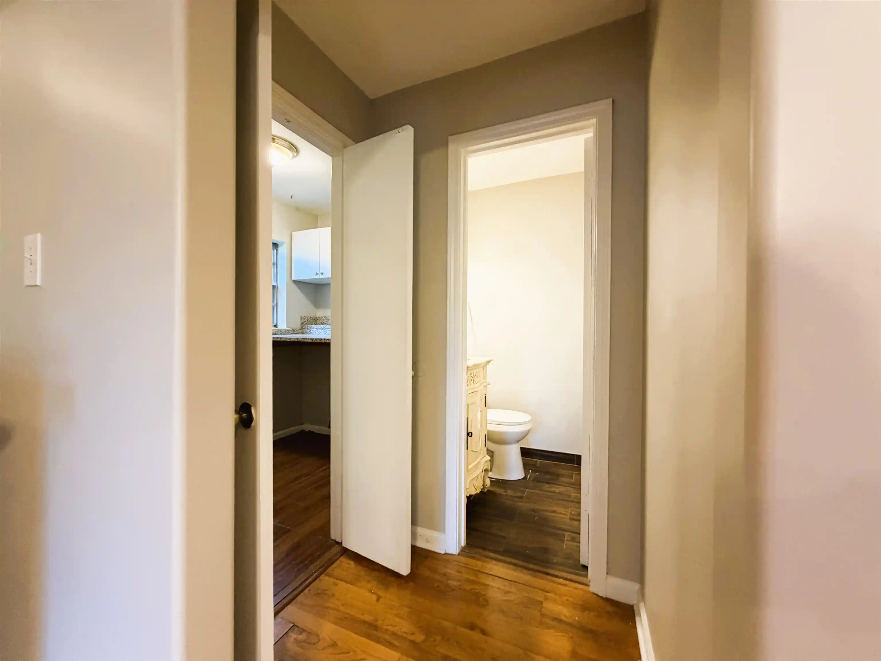 Photo 3 of Sale Pending at 1903 Capri Rd, Memphis, TN 38117 | MLS# 10230105 | Listing updated on 2026-09-29