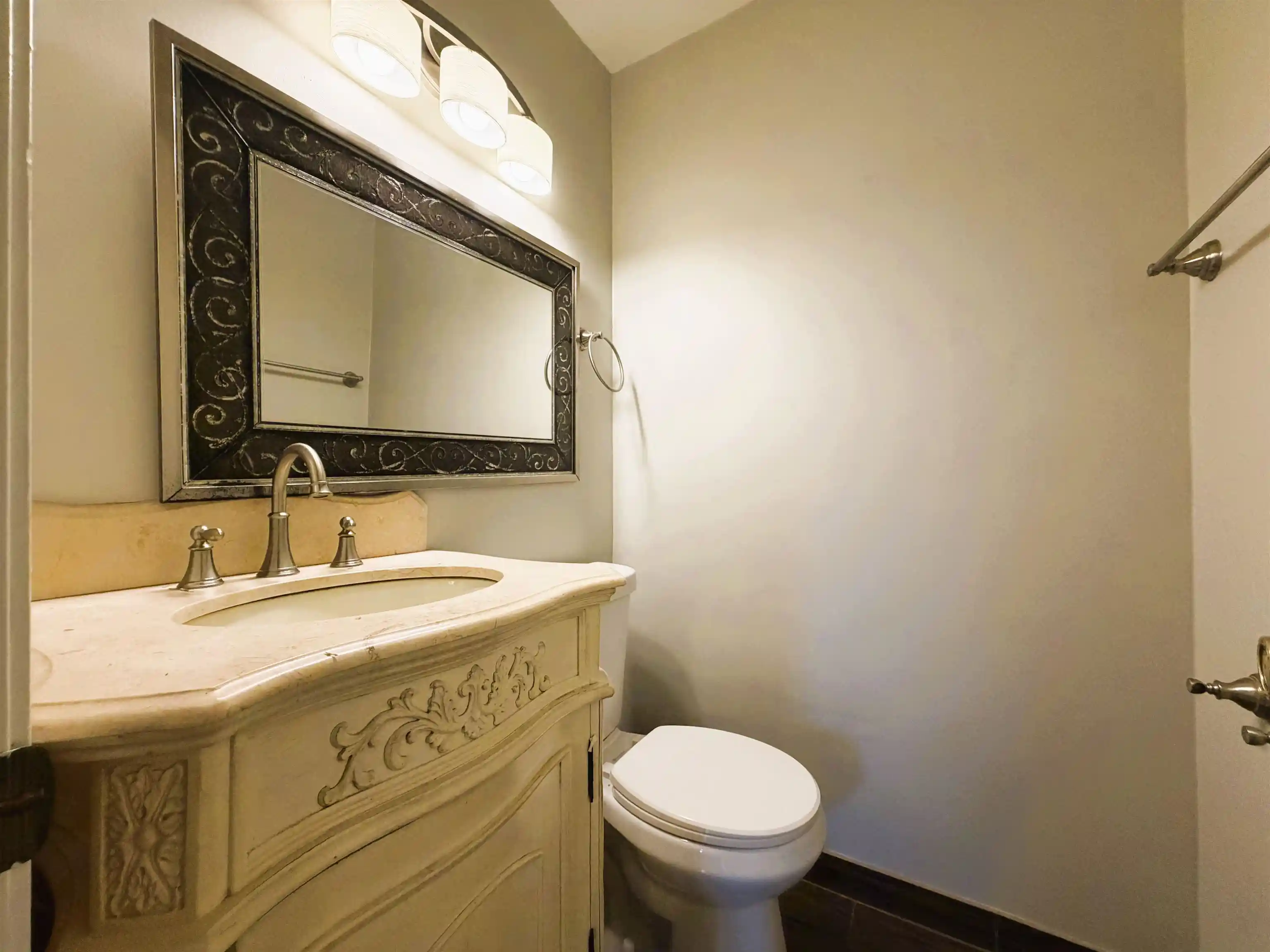 Photo 4 of Sale Pending at 1903 Capri Rd, Memphis, TN 38117 | MLS# 10230105 | Listing updated on 2026-09-29