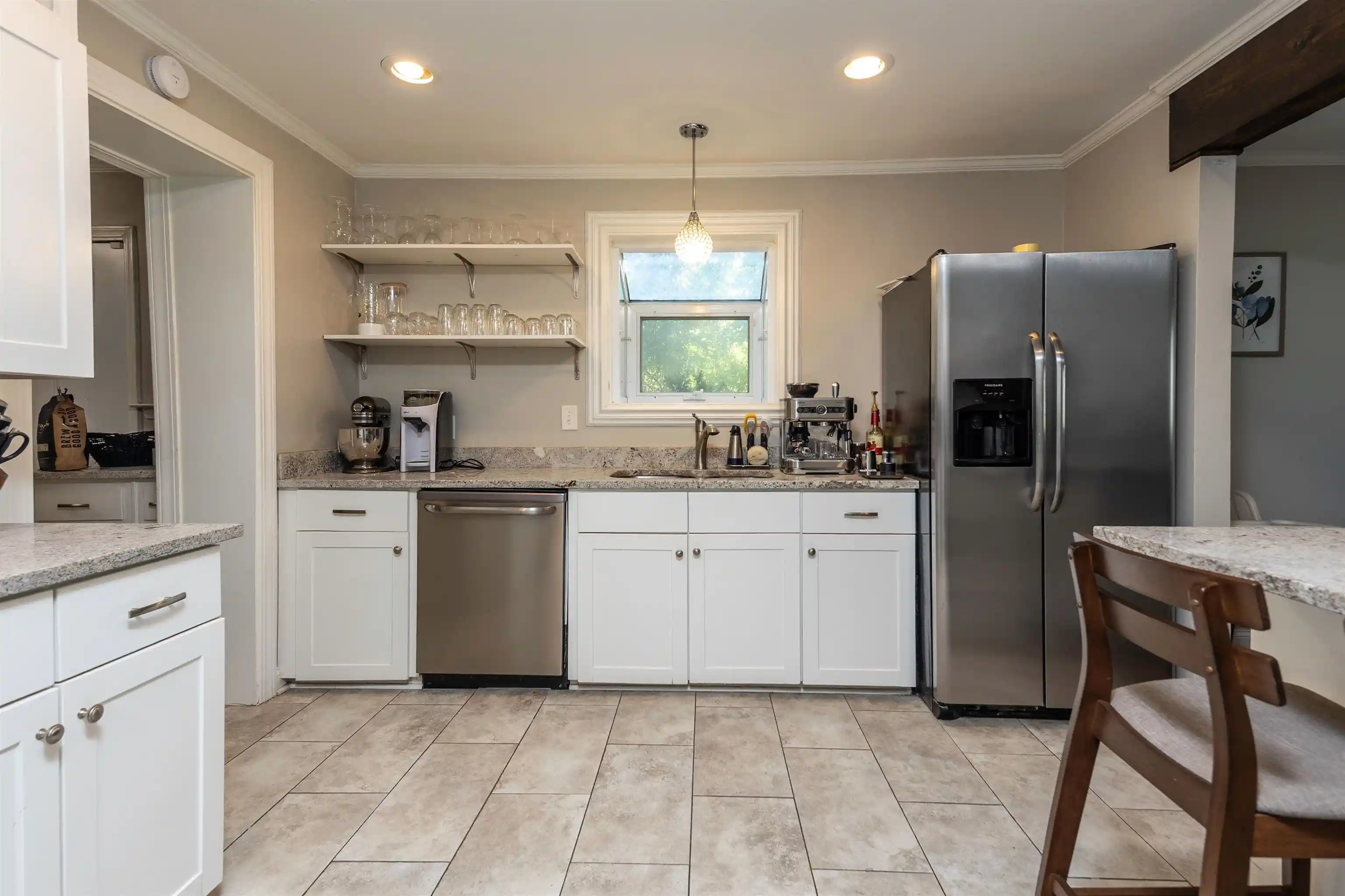 Photo 2 of Single family home for sale at 5492 Mesquite Rd, Memphis, TN 38120 | MLS# 10230107 | Listing updated on 2026-09-10